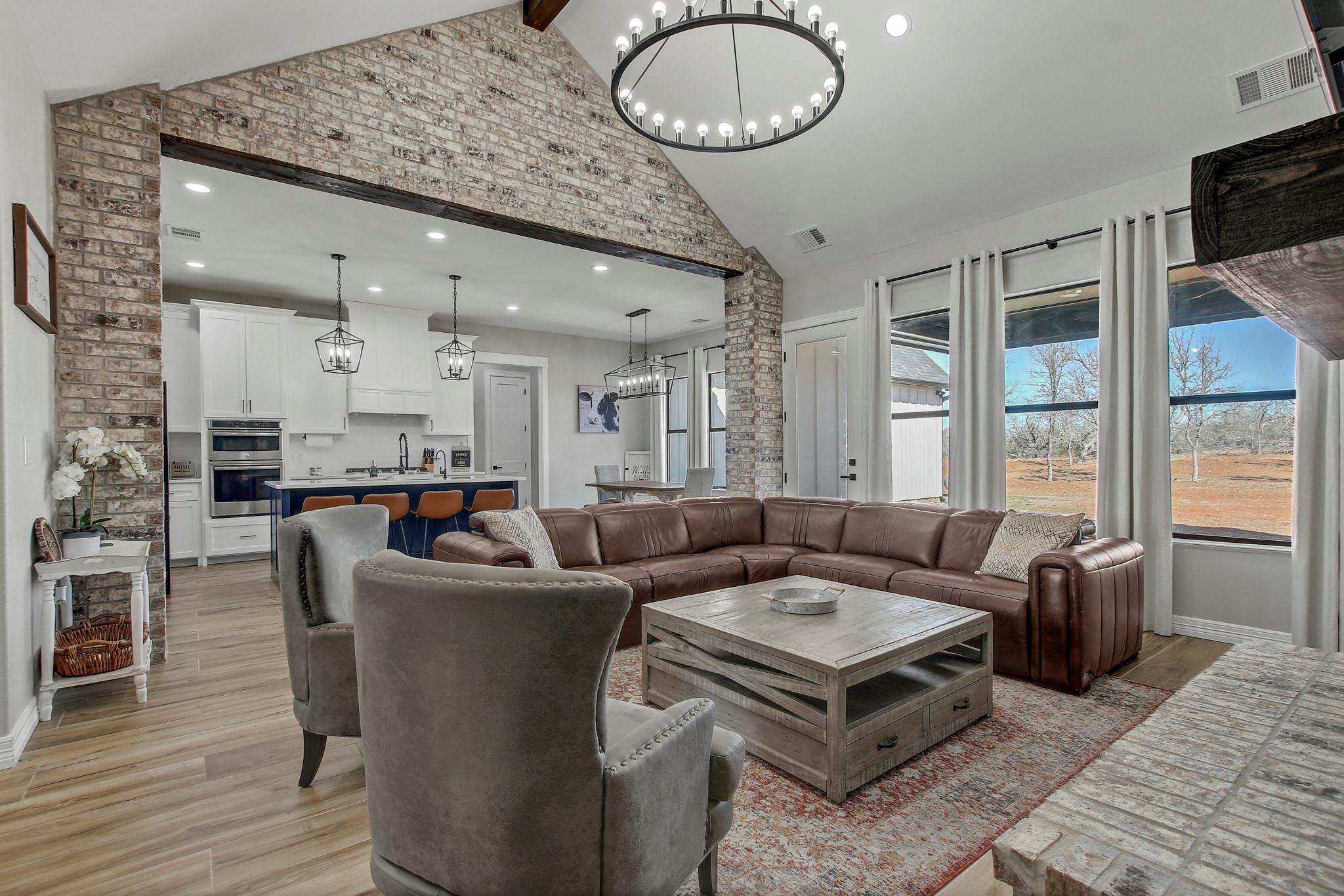 142 Anderson Dr, Red Rock, TX 78662