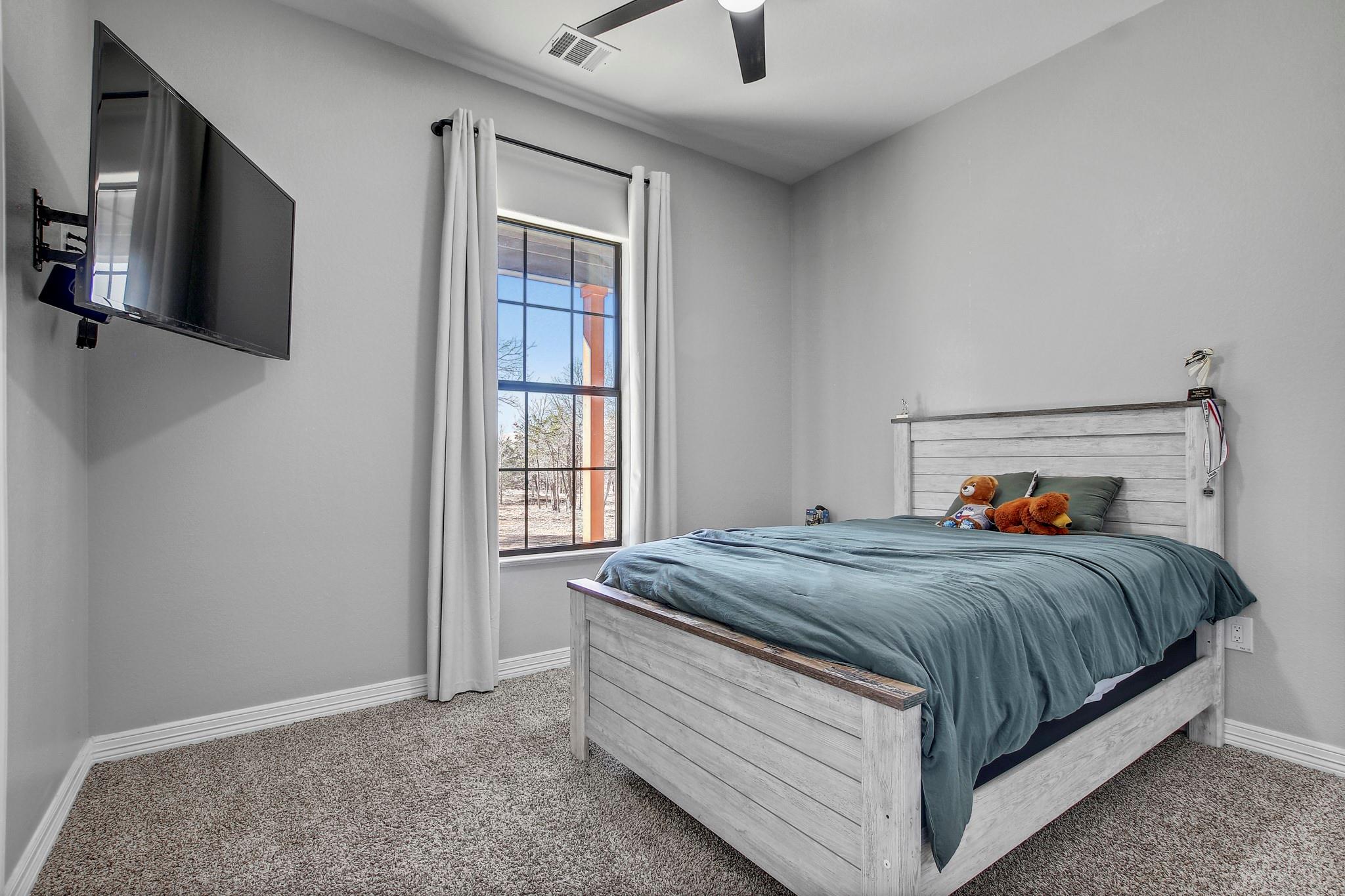 142 Anderson Dr, Red Rock, TX 78662