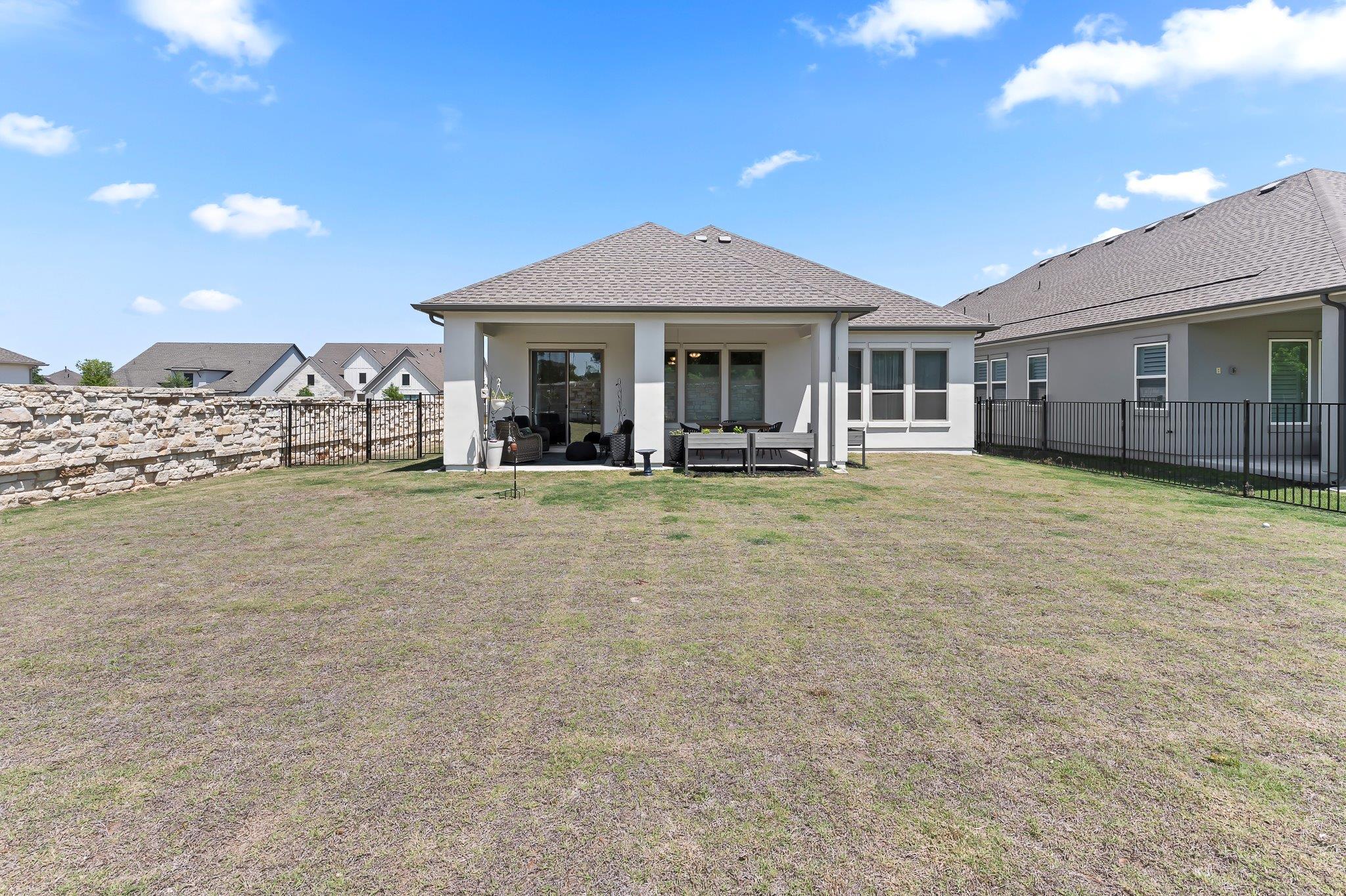 523 Hallwood Dr, Liberty Hill, TX 78642