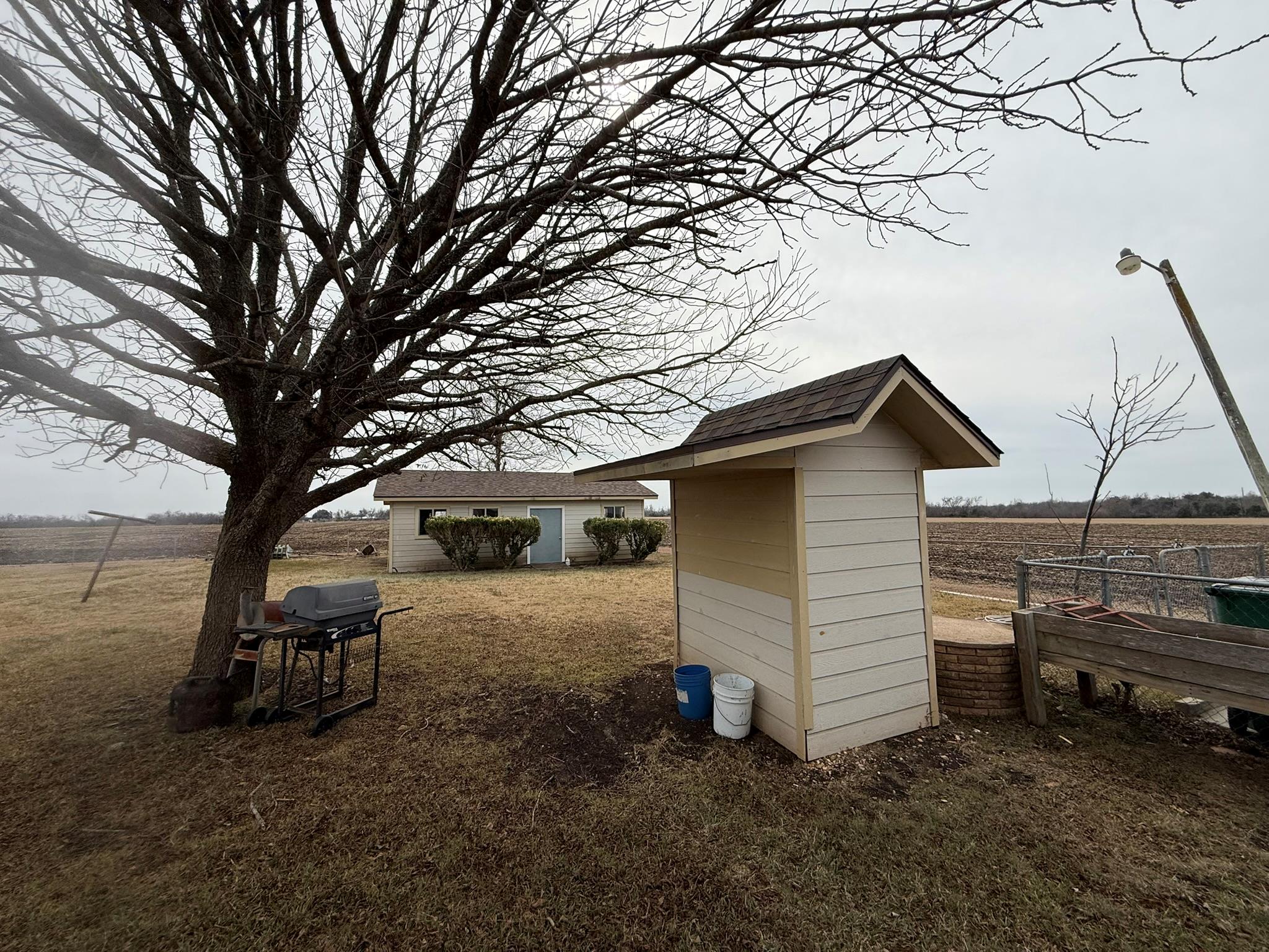 1204 E Lake Dr, Taylor, TX 76574