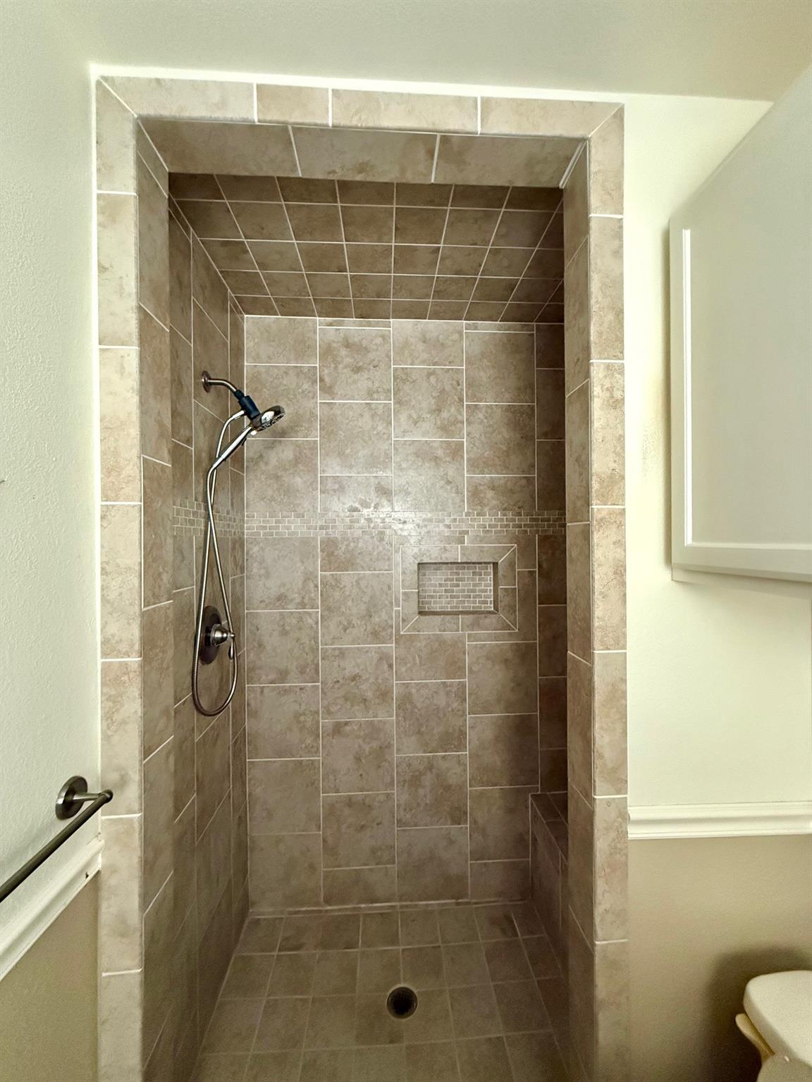 1204 E Lake Dr, Taylor, TX 76574