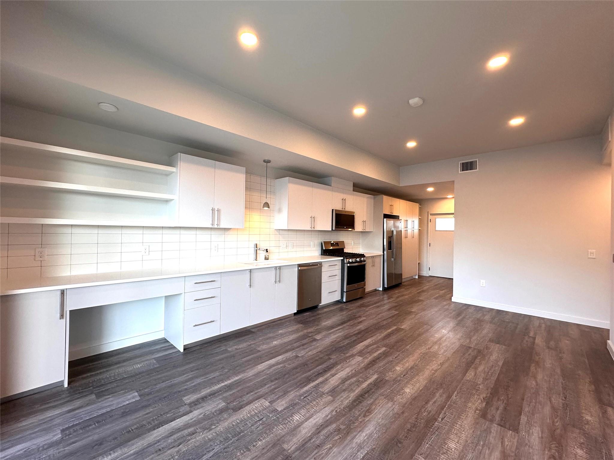 4004 Banister Ln # 312, Austin, TX 78704