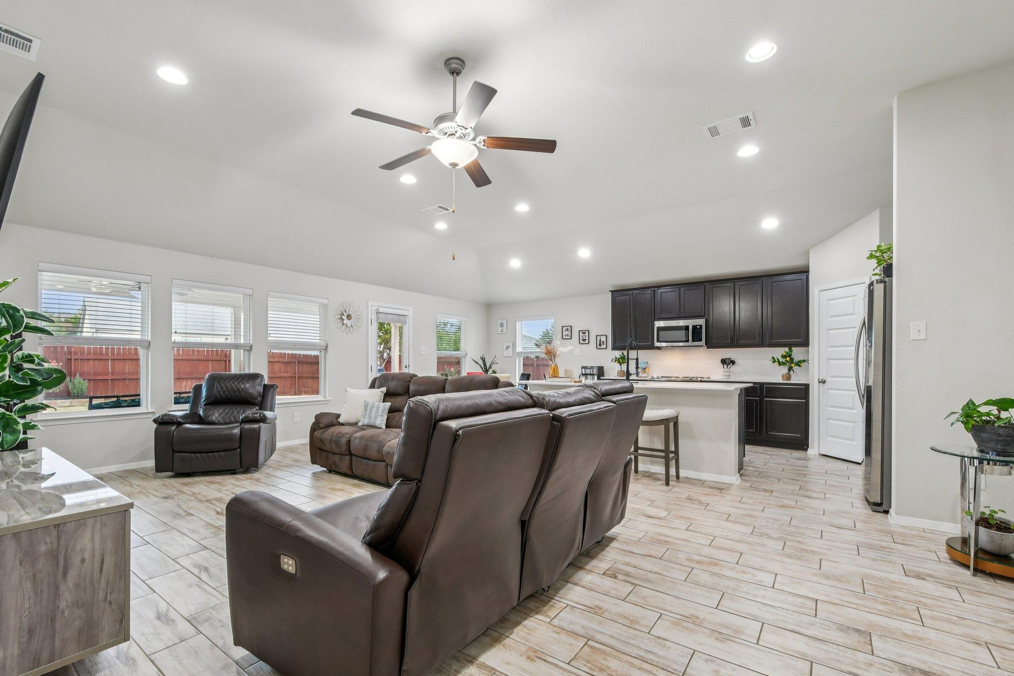 1909 Omaha Dr, Lago Vista, TX 78645