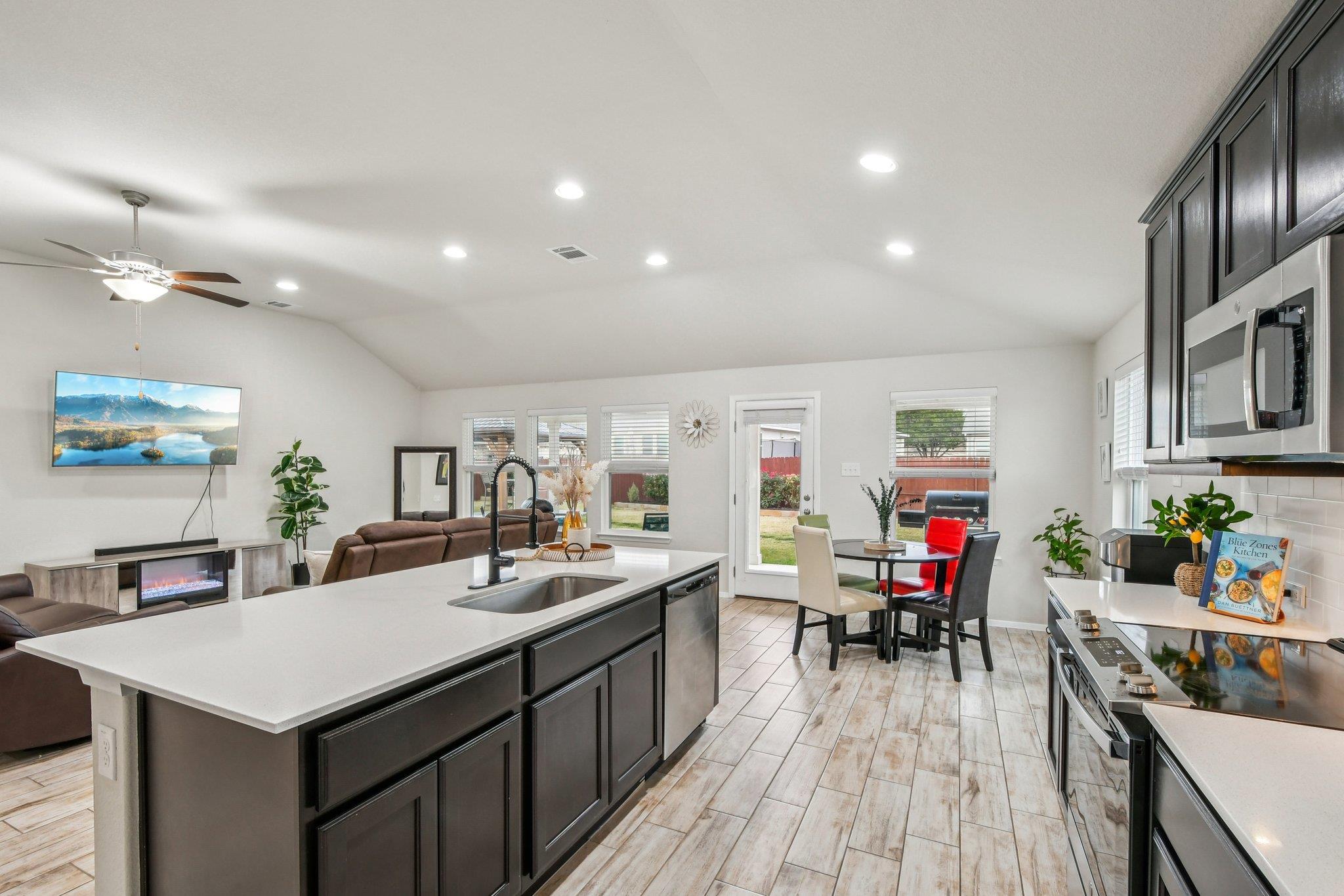 1909 Omaha Dr, Lago Vista, TX 78645