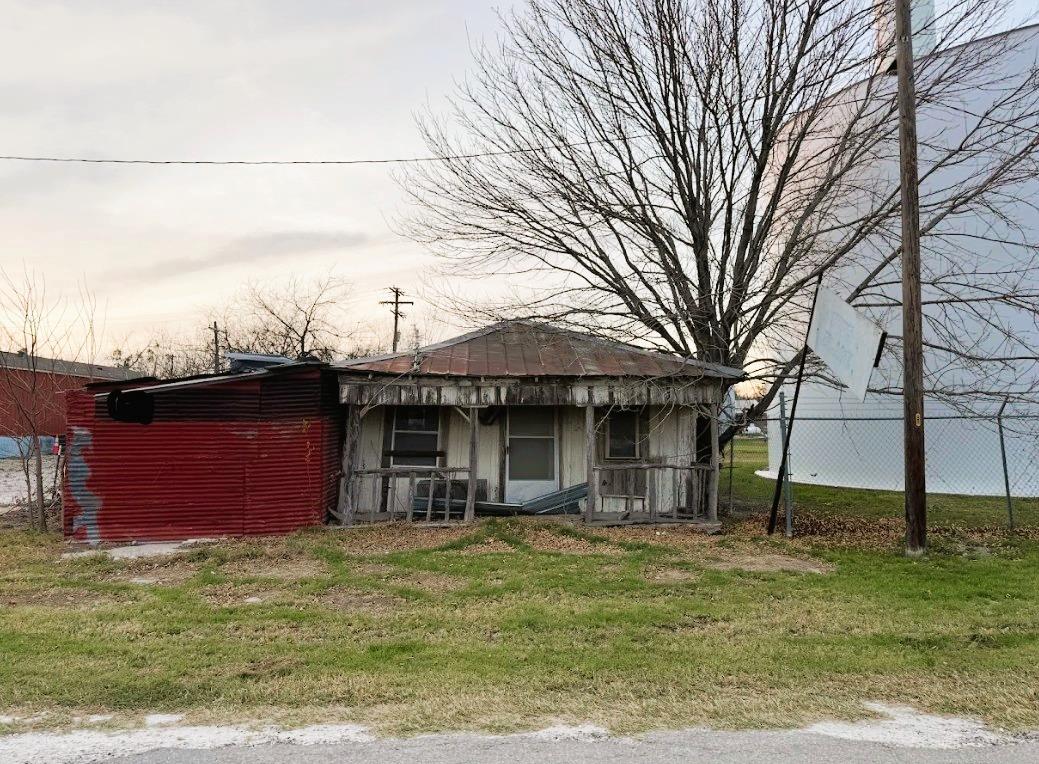 431 SW Front St, Bartlett, TX 76511