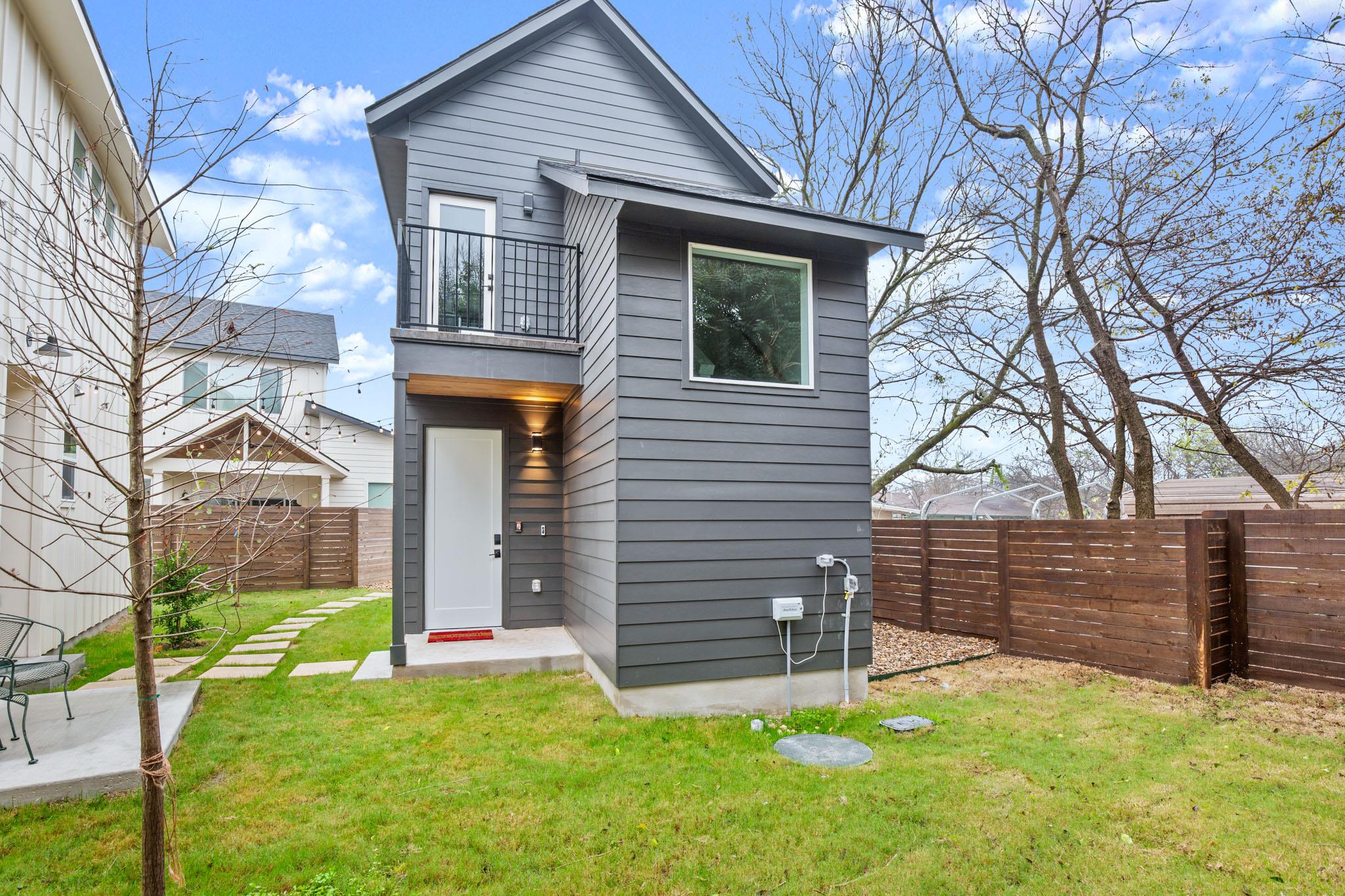 1105 S Meadows Dr, Austin, TX 78758