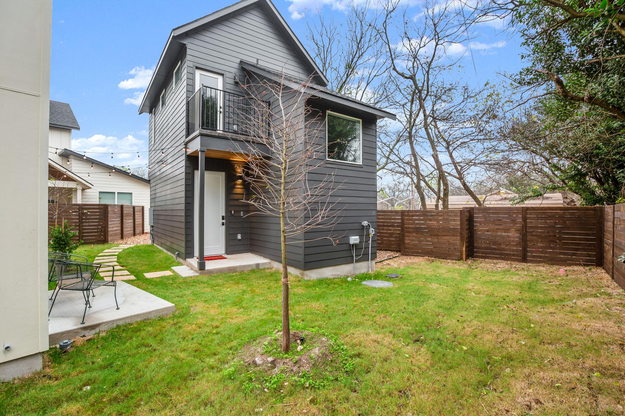1105 S Meadows Dr, Austin, TX 78758