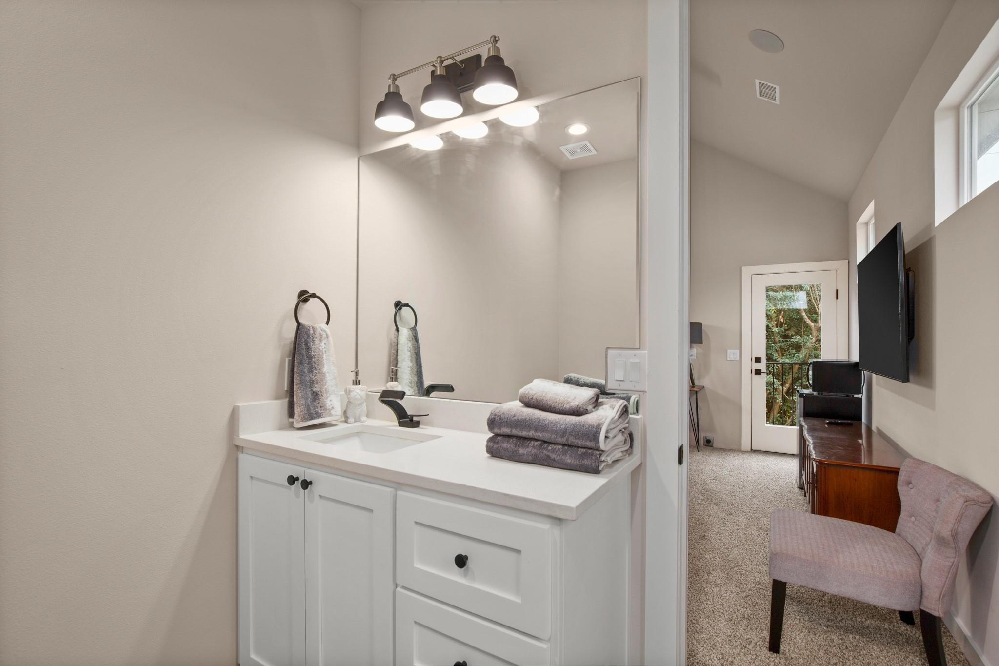 1105 S Meadows Dr, Austin, TX 78758