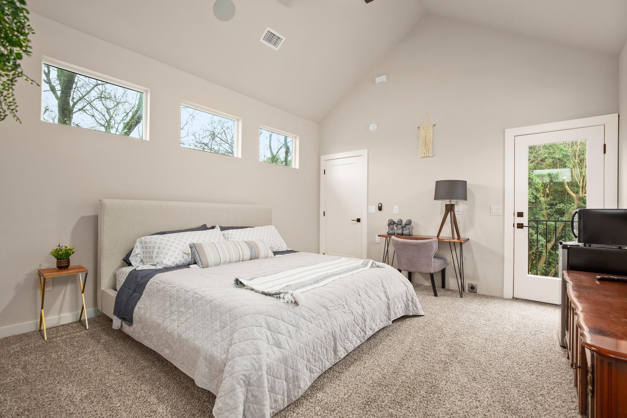 1105 S Meadows Dr, Austin, TX 78758