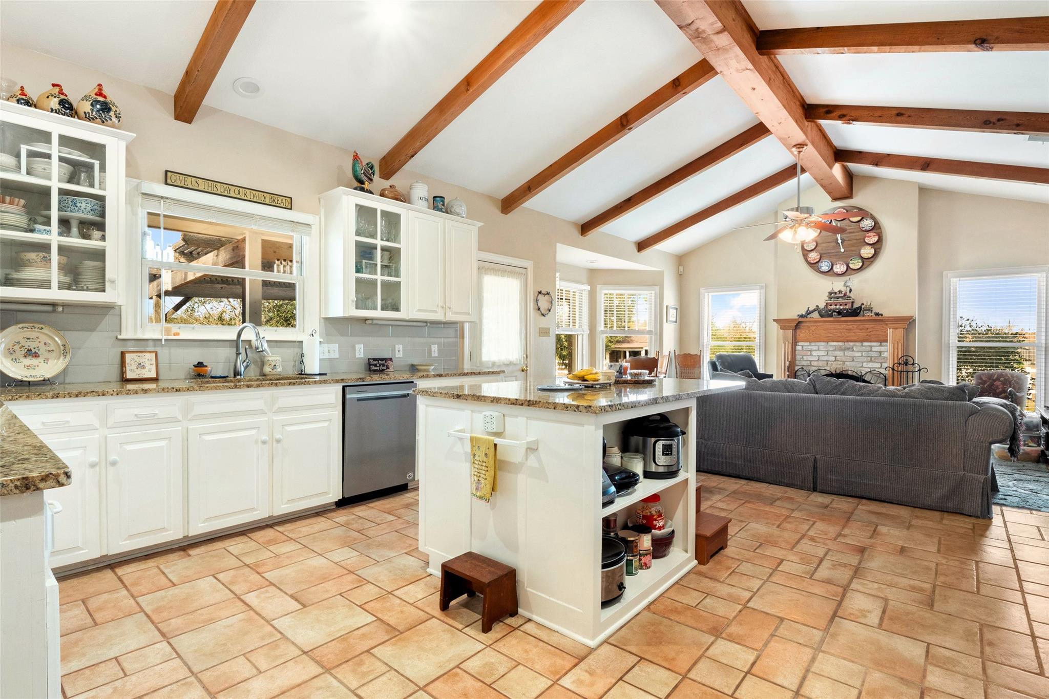 681 Leisure Ln, Cedar Creek, TX 78612