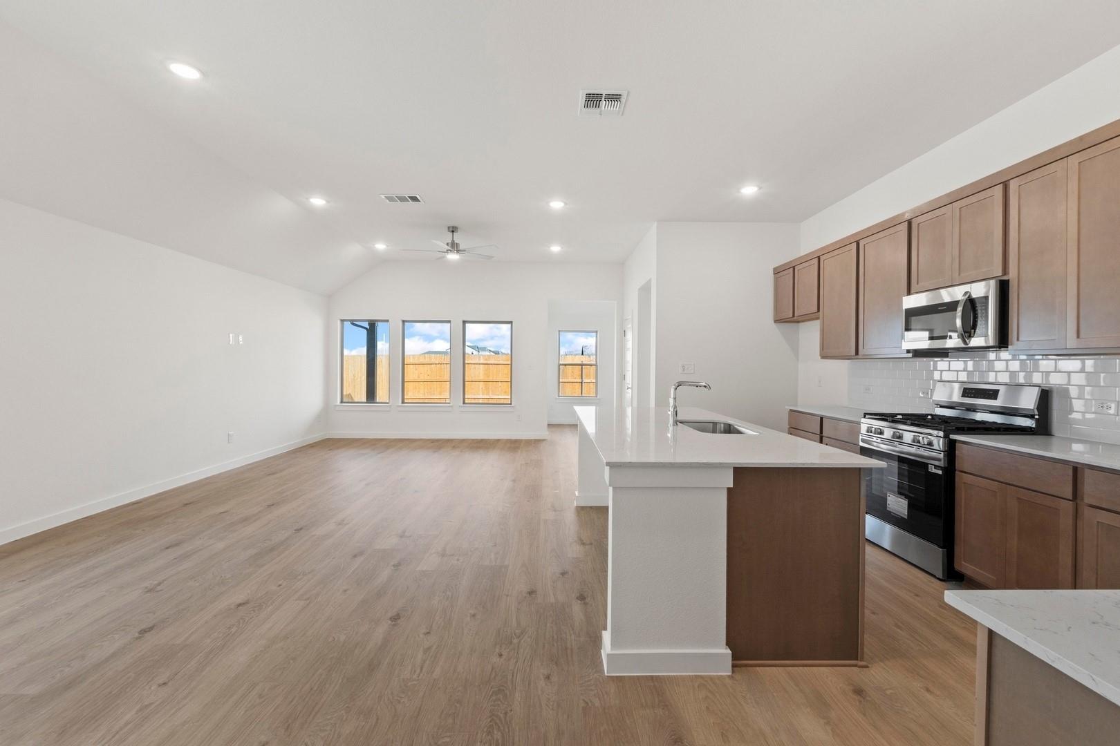 113 Mandeville Dr, Hutto, TX 78621