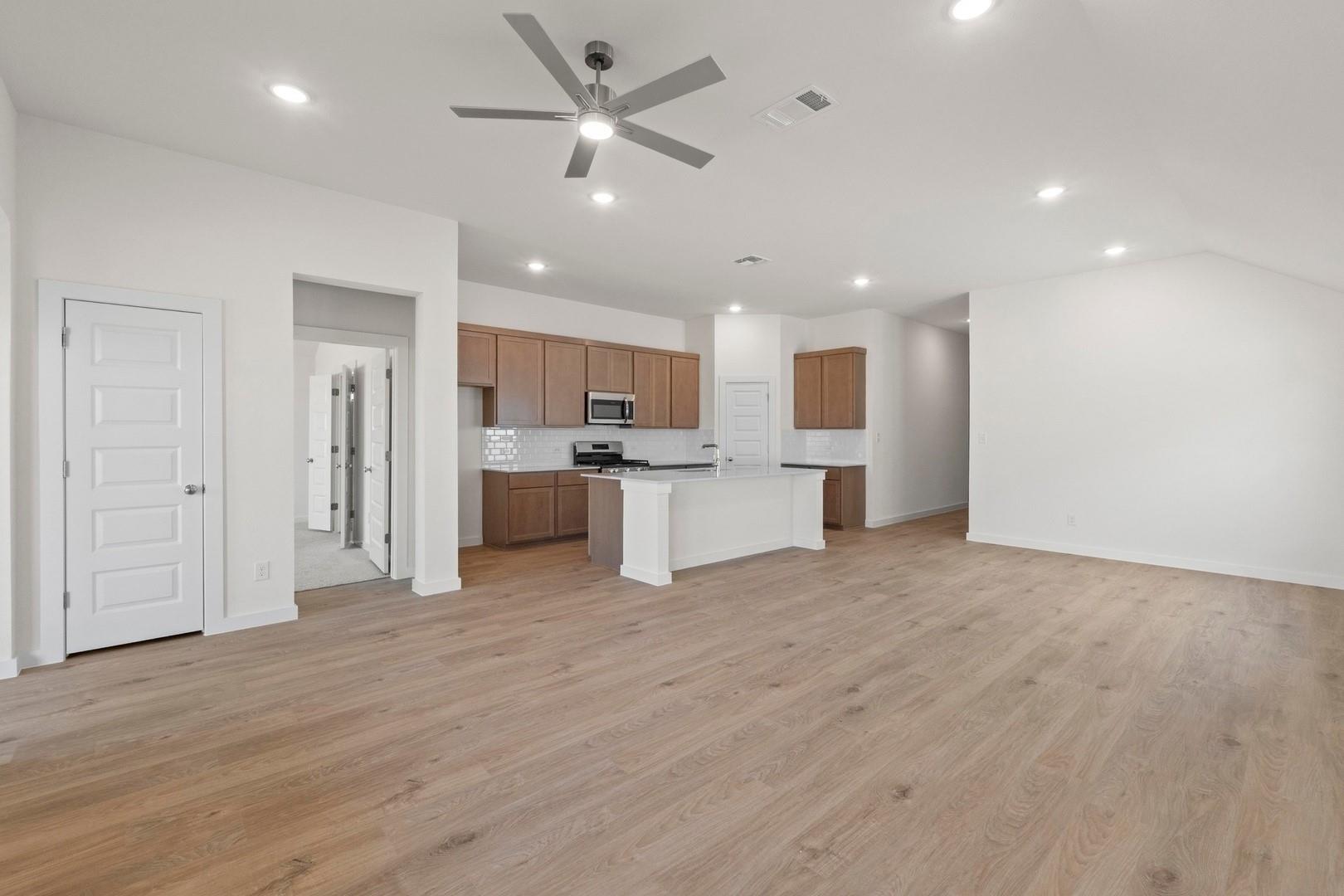 113 Mandeville Dr, Hutto, TX 78621