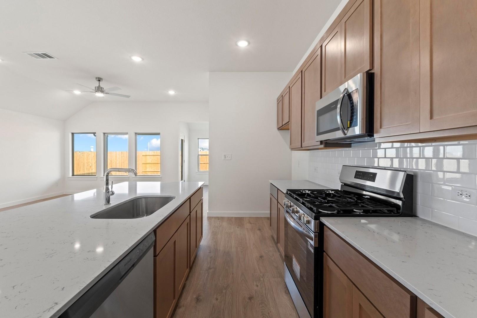 113 Mandeville Dr, Hutto, TX 78621