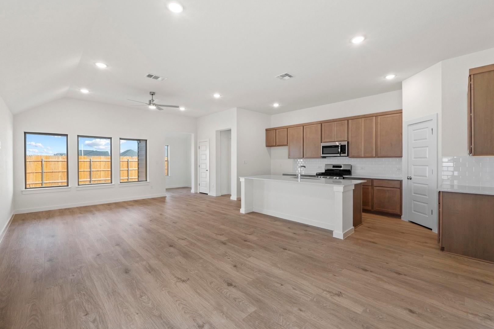 113 Mandeville Dr, Hutto, TX 78621