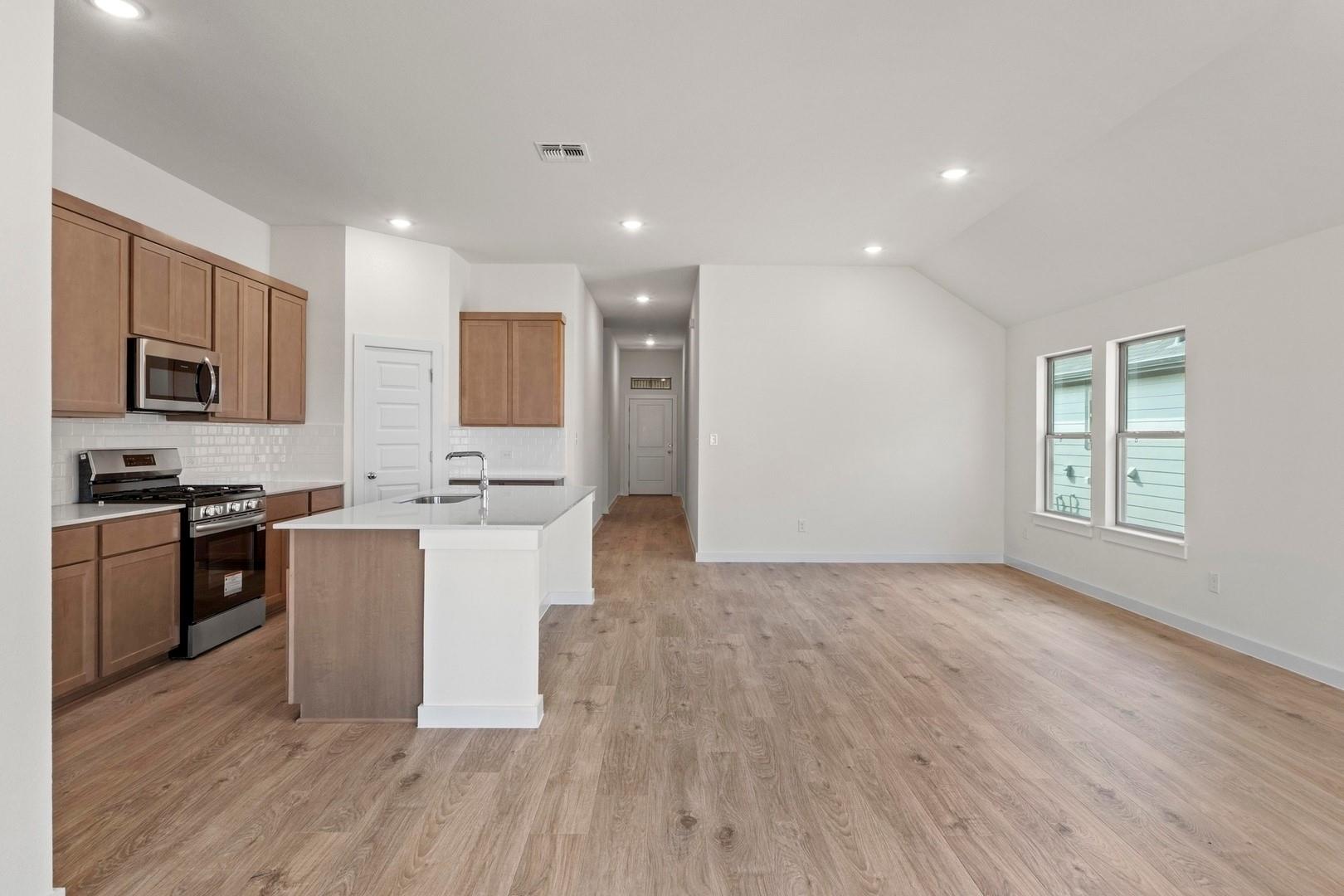 113 Mandeville Dr, Hutto, TX 78621