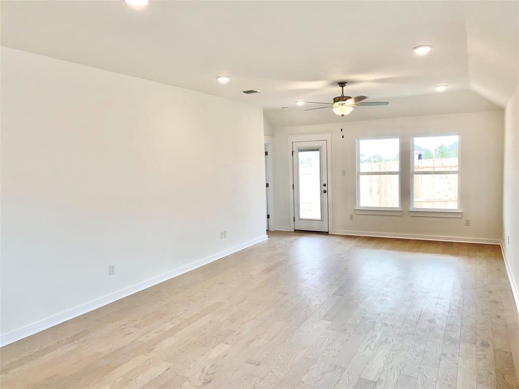 126 Shackleton Dr, Kyle, TX 78640