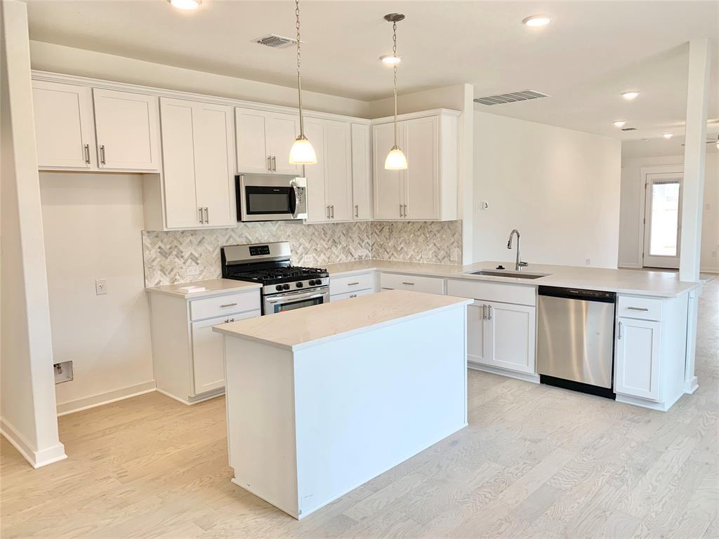 126 Shackleton Dr, Kyle, TX 78640