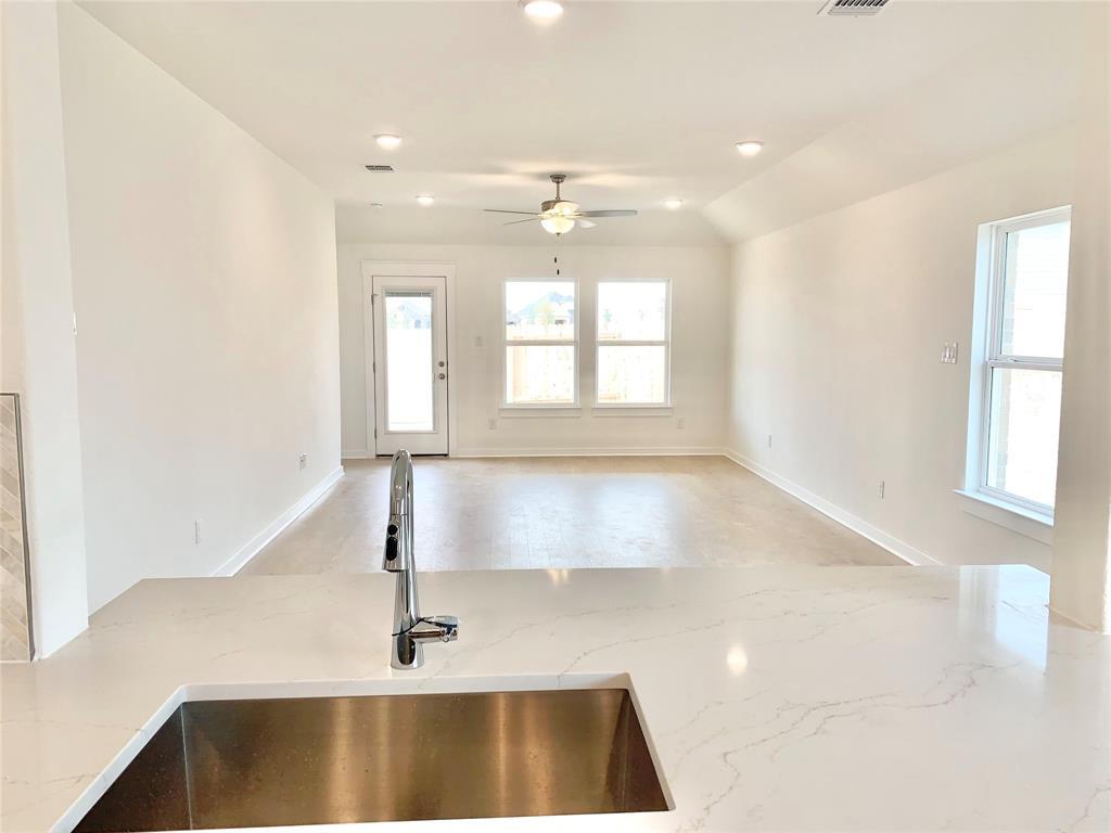 126 Shackleton Dr, Kyle, TX 78640