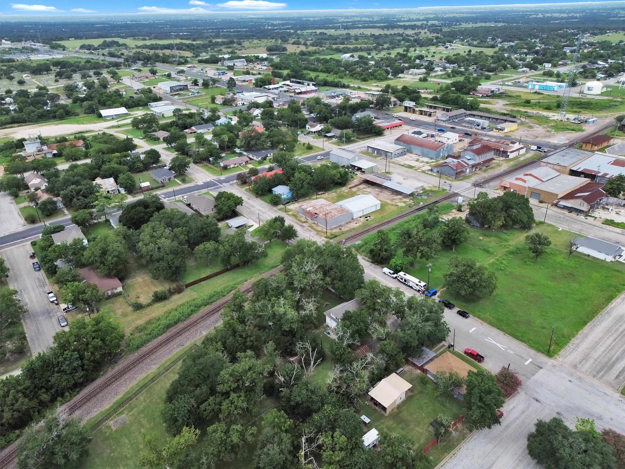 262 W Richmond St, Giddings, TX 78942