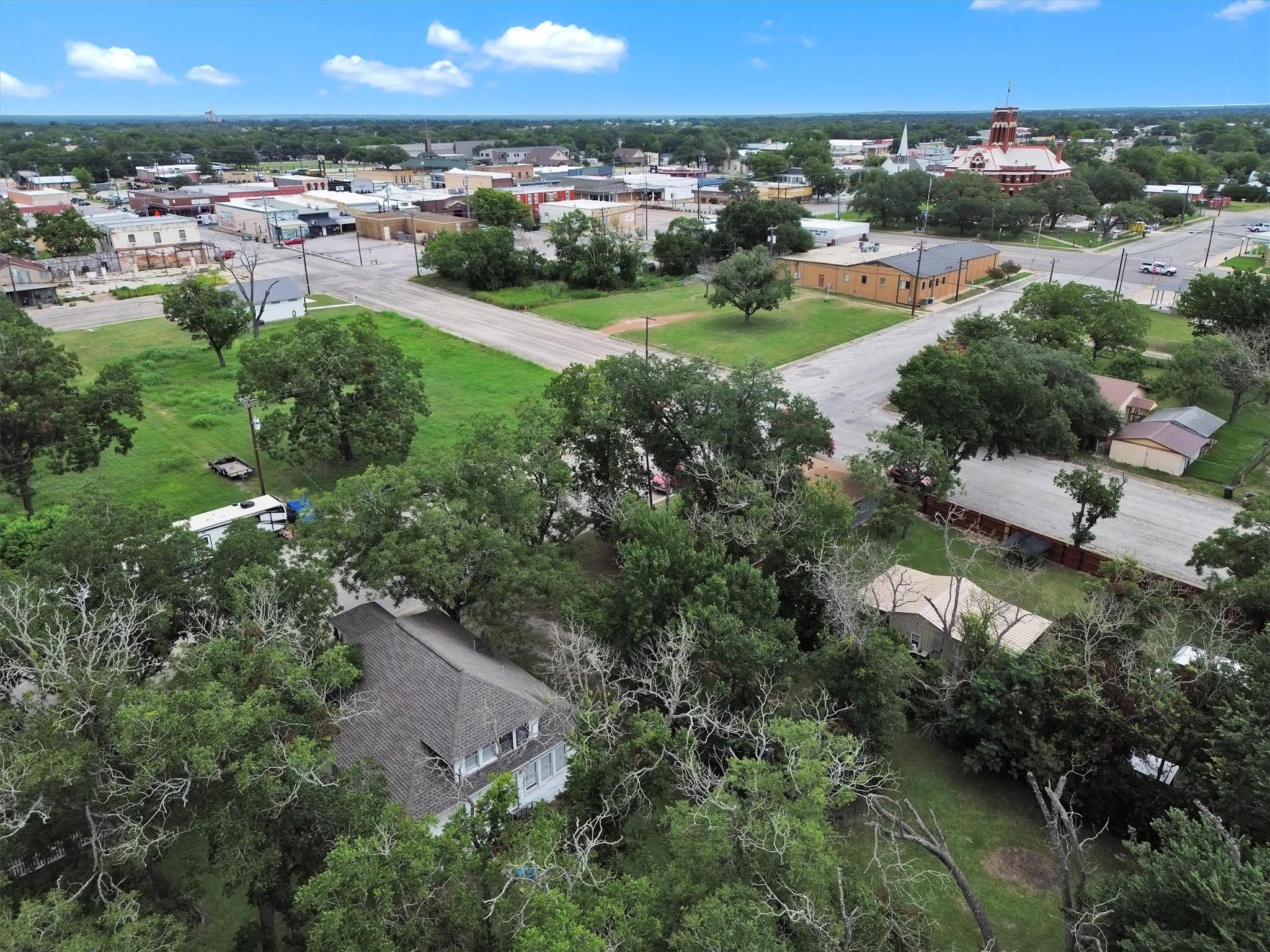 262 W Richmond St, Giddings, TX 78942