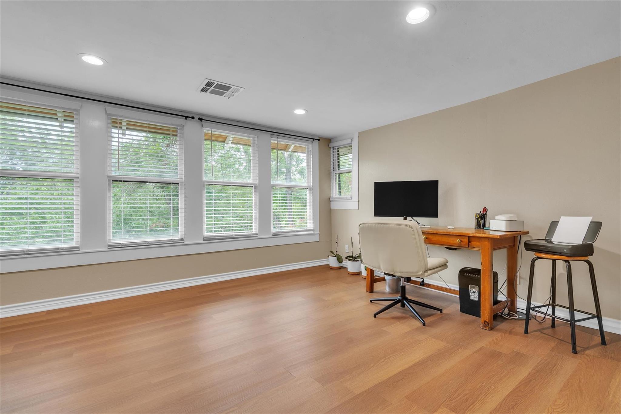 262 W Richmond St, Giddings, TX 78942