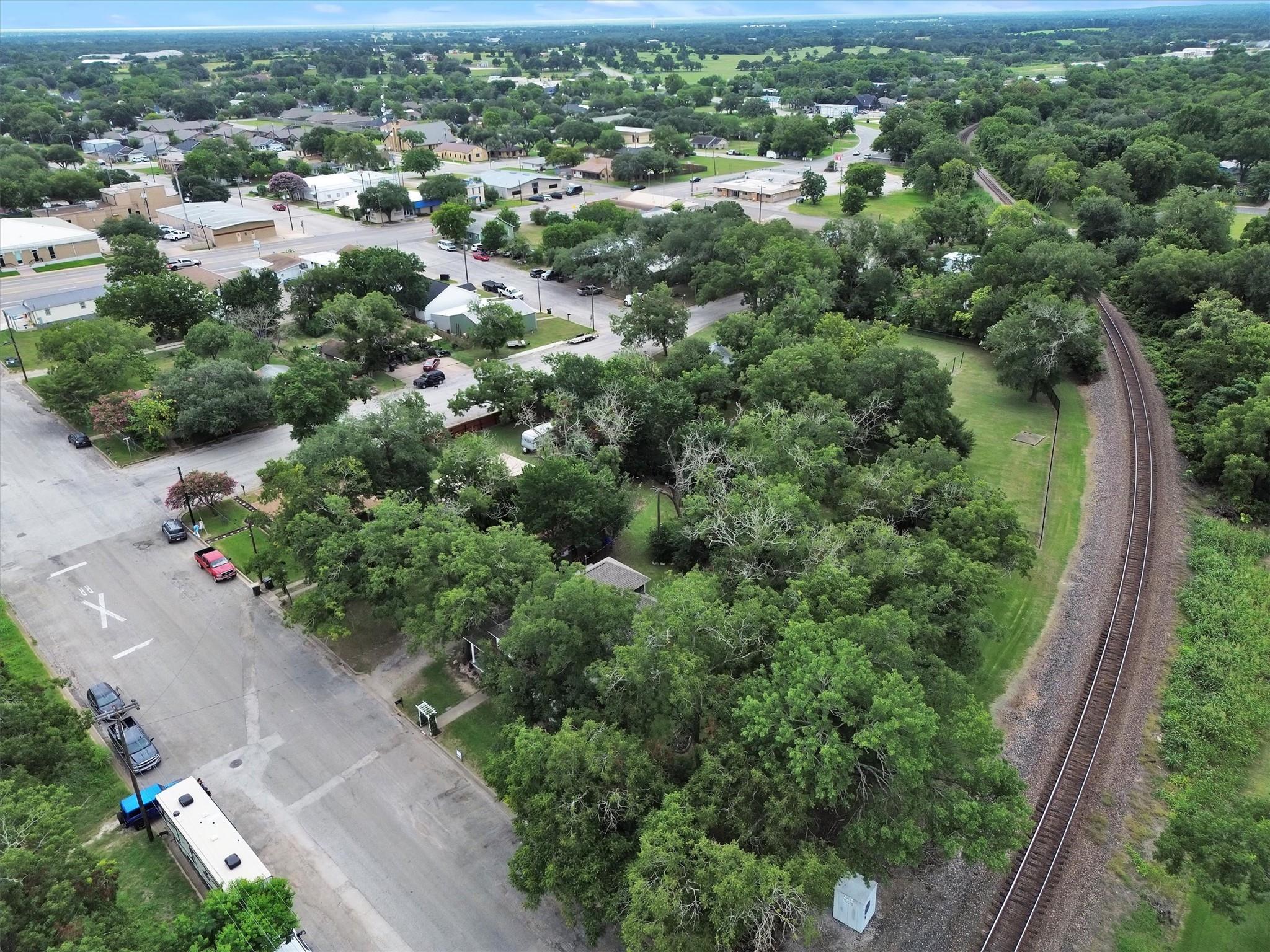 262 W Richmond St, Giddings, TX 78942