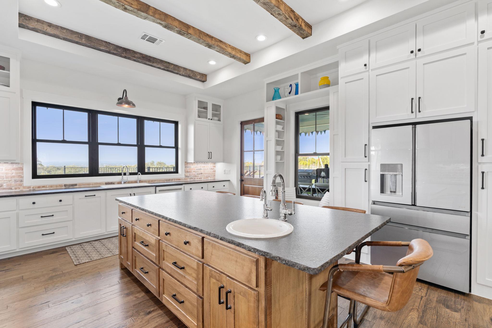 452 Southwick Ranch Rd, Johnson City, TX 78636