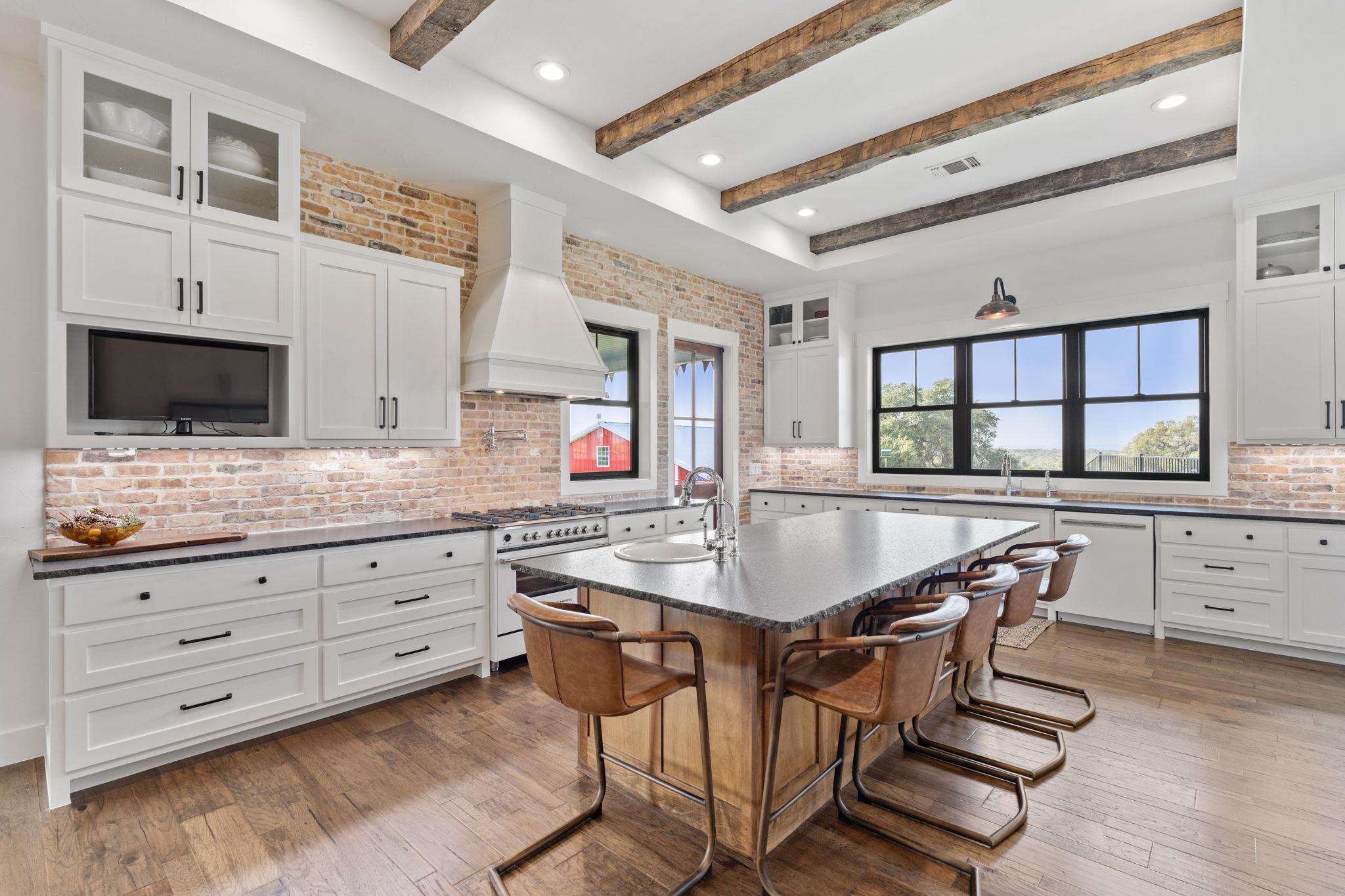 452 Southwick Ranch Rd, Johnson City, TX 78636