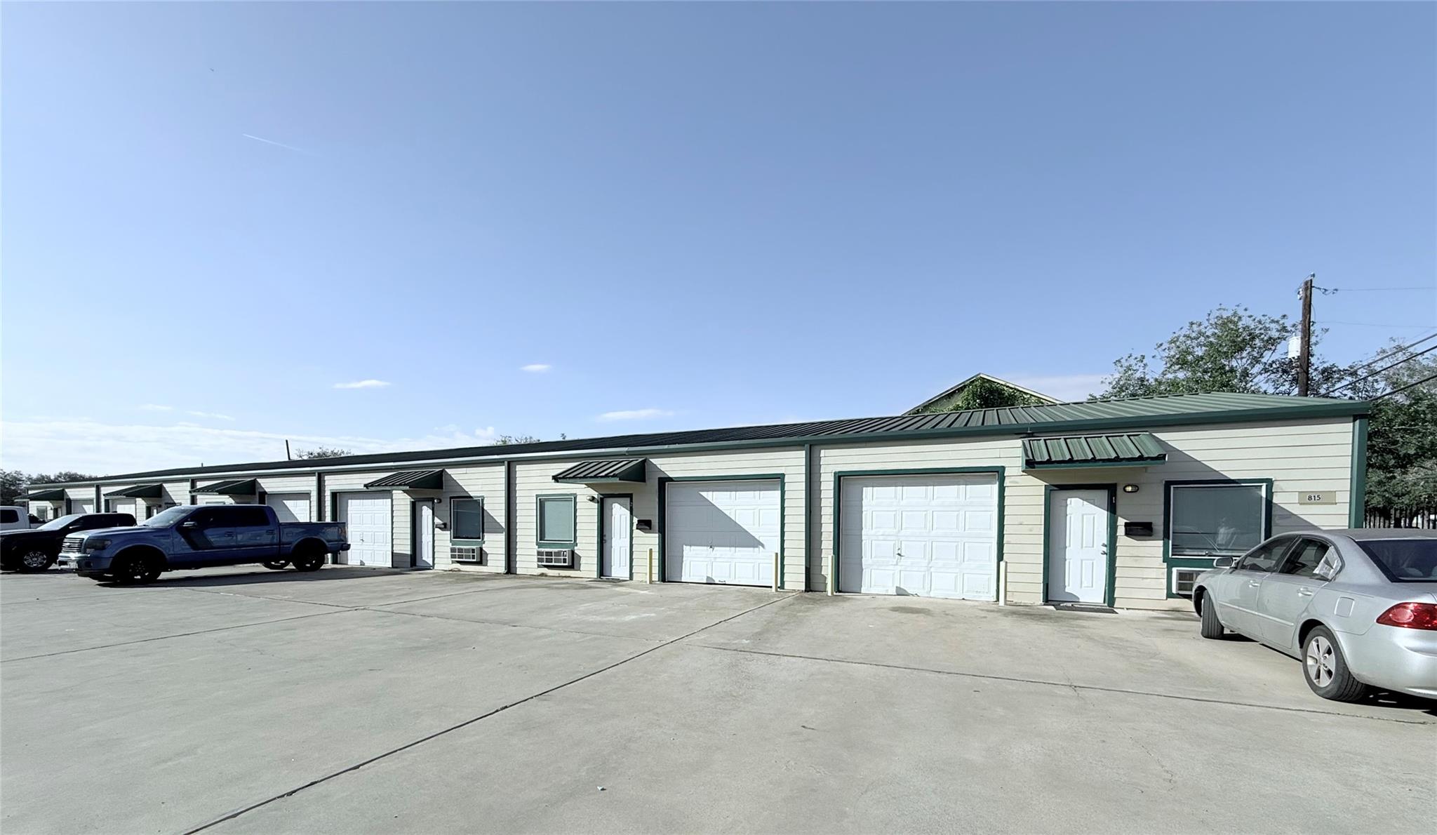 815 Saint Peter St, Gonzales, TX 78629