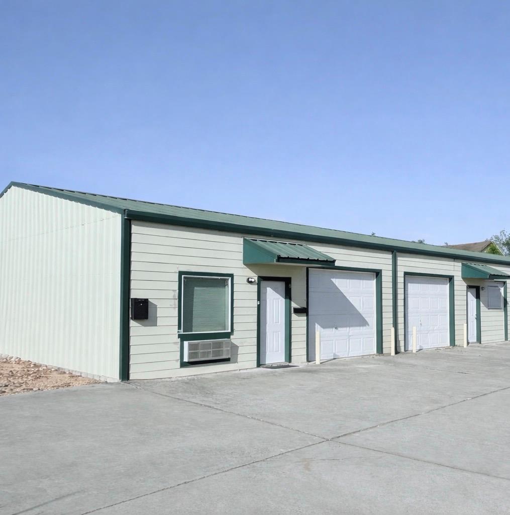 815 Saint Peter St, Gonzales, TX 78629