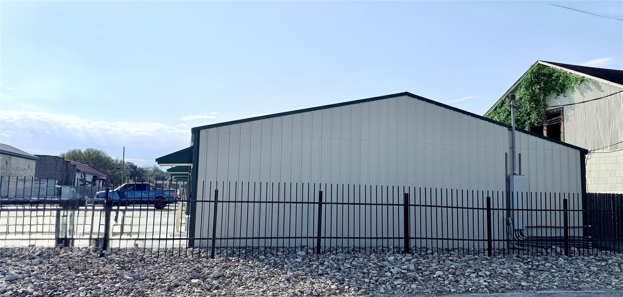 815 Saint Peter St, Gonzales, TX 78629