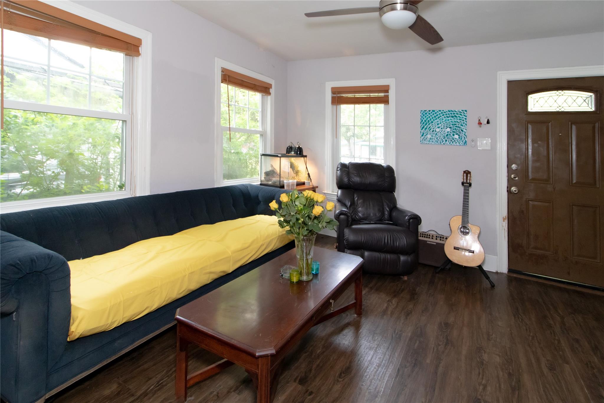 912 & 912 1/2 Calle Limon Dr, Austin, TX 78702