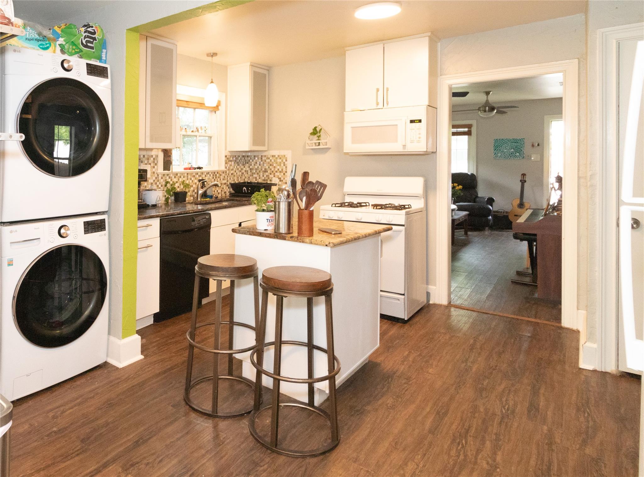 912 & 912 1/2 Calle Limon Dr, Austin, TX 78702