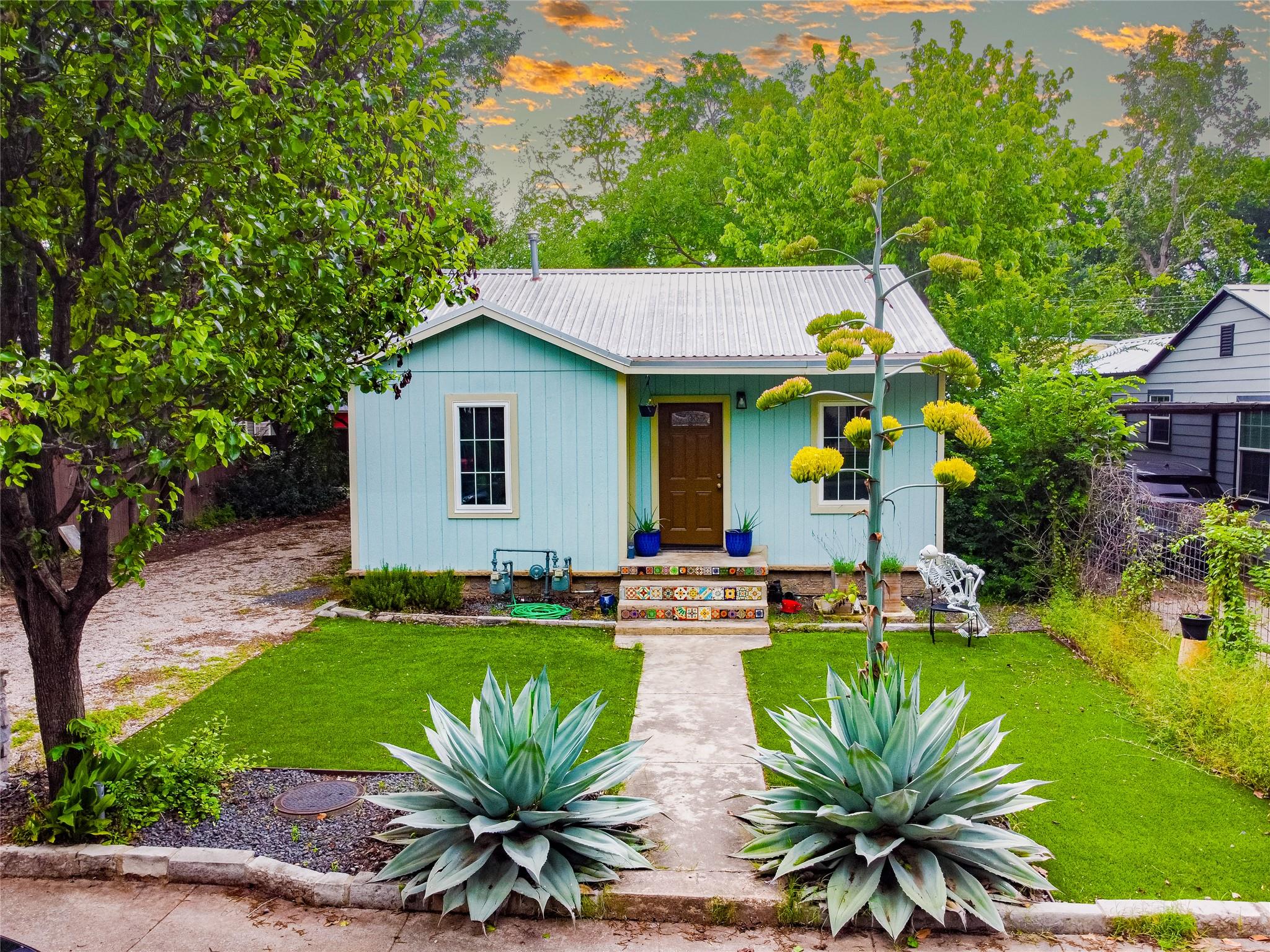 912 & 912 1/2 Calle Limon Dr, Austin, TX 78702