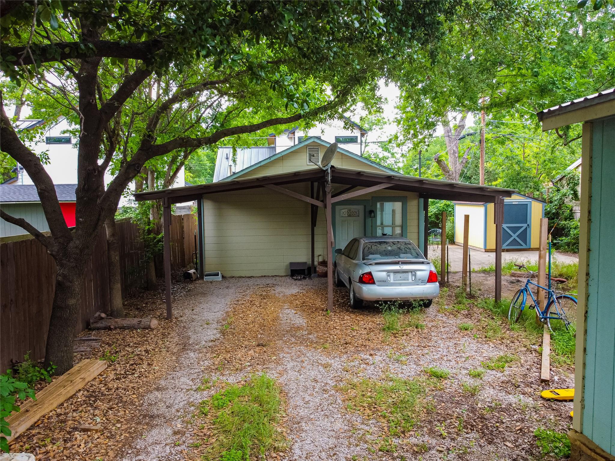 912 & 912 1/2 Calle Limon Dr, Austin, TX 78702