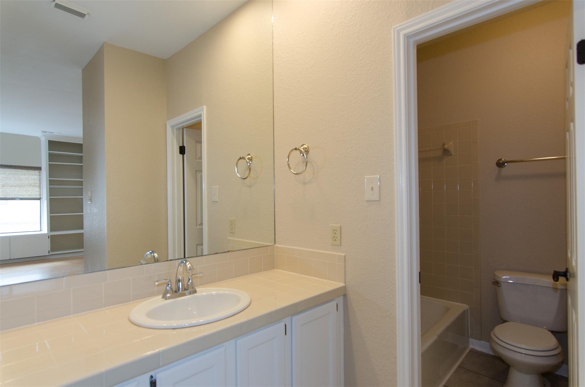 10819 Crown Colony Dr # 38, Austin, TX 78747