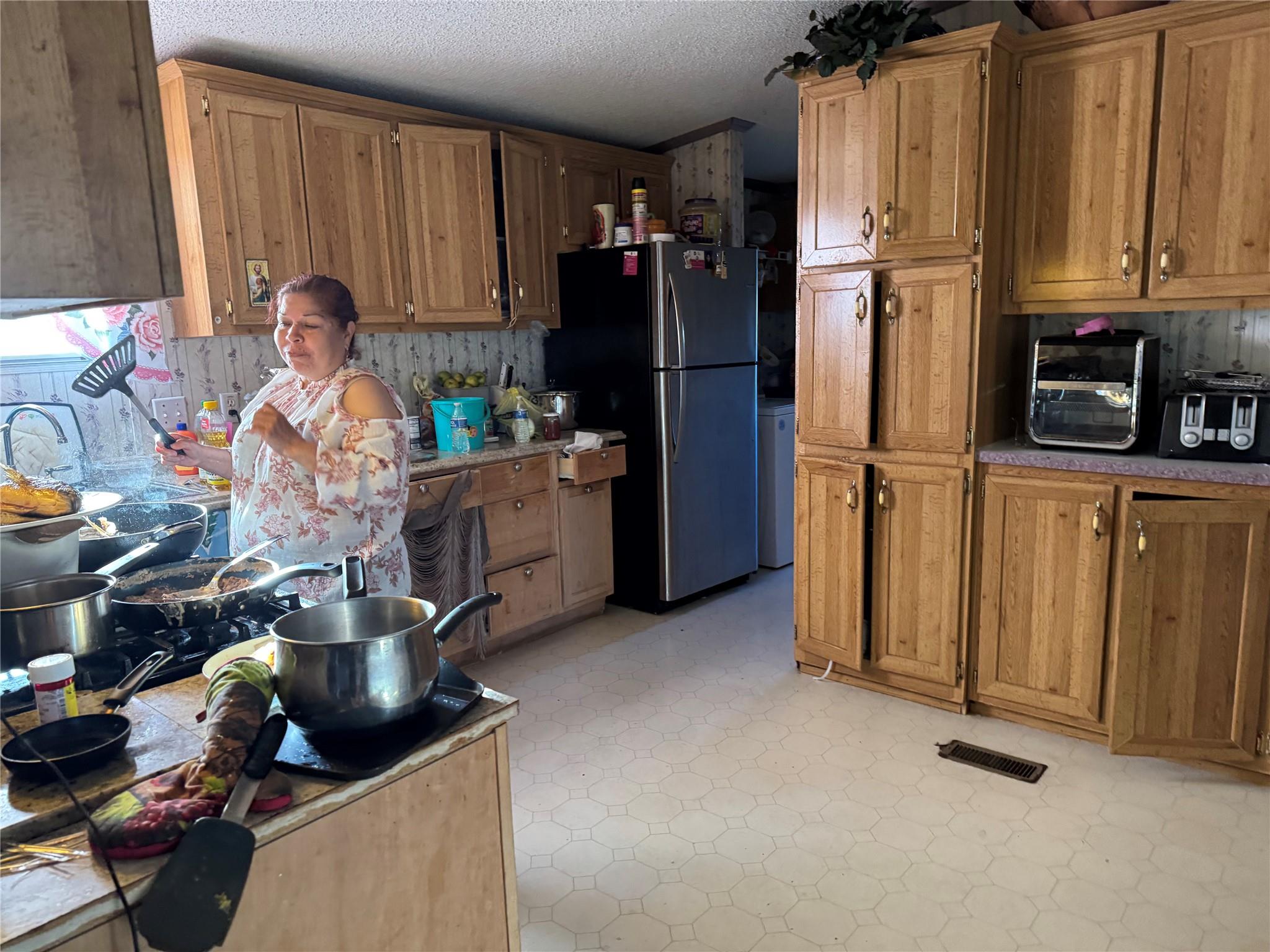 140 Alum Park Place Dr, Cedar Creek, TX 78612