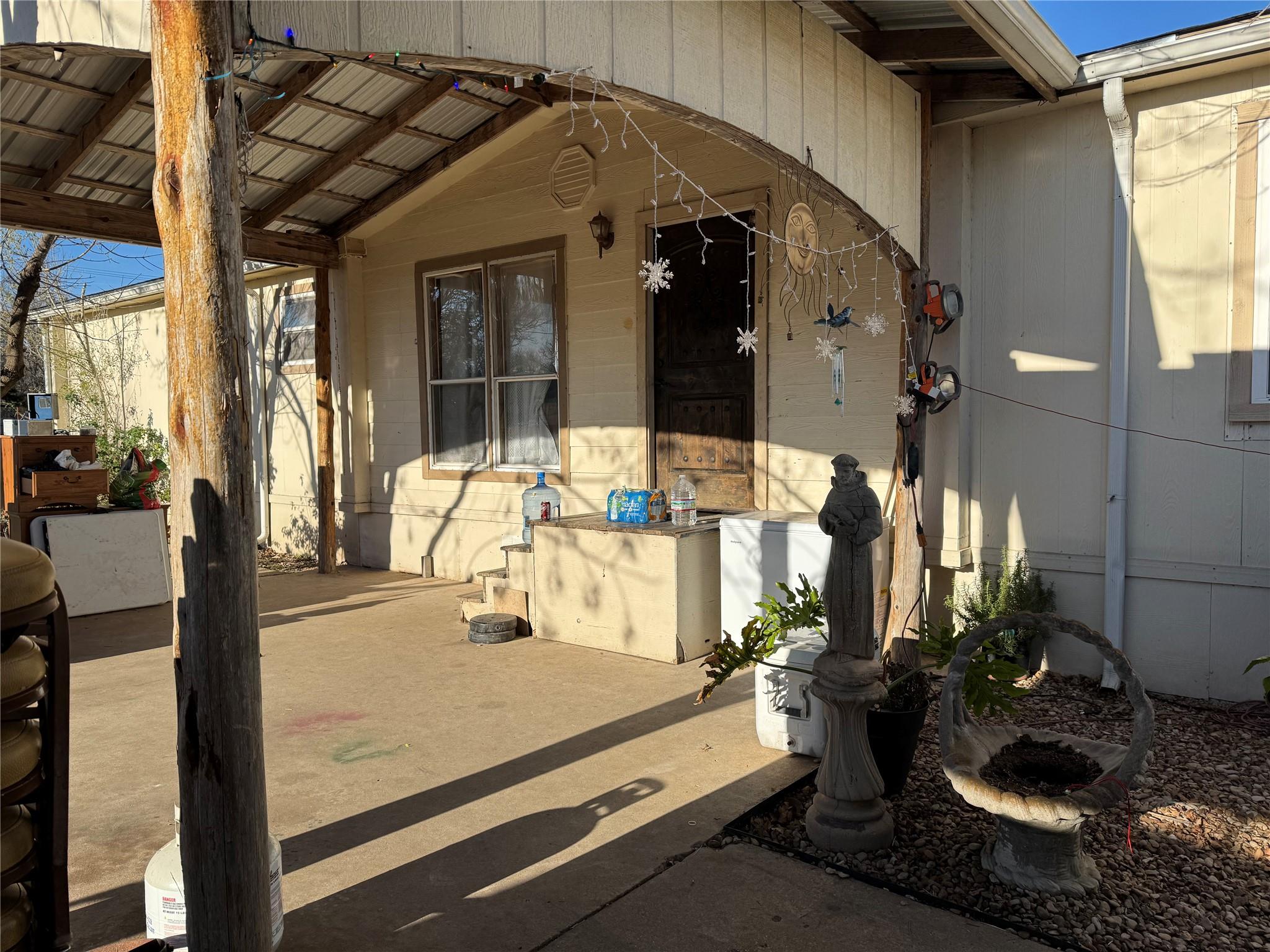 140 Alum Park Place Dr, Cedar Creek, TX 78612