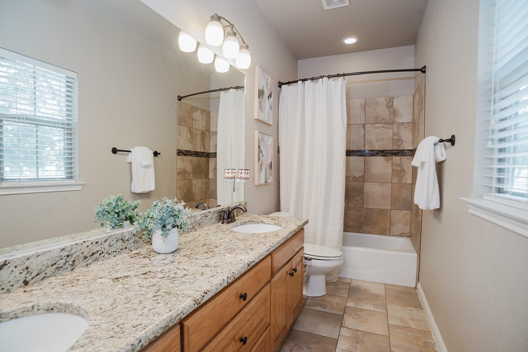 205 Sendera Xing, La Vernia, TX 78121