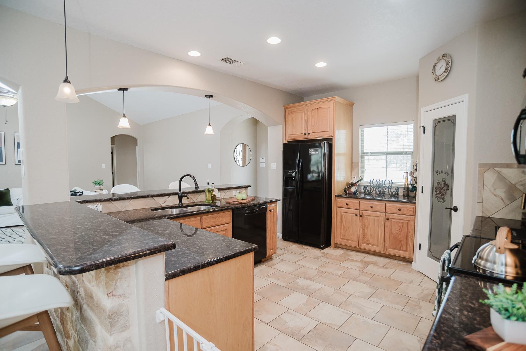 205 Sendera Xing, La Vernia, TX 78121