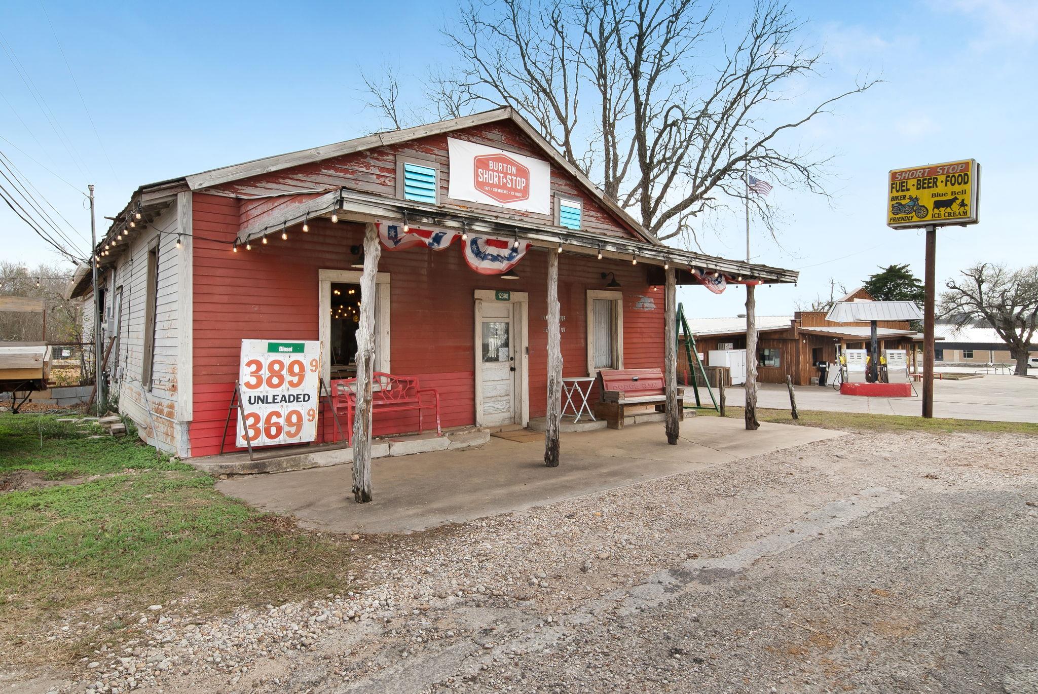 12390 FM 390 Rd W, Burton, TX 77835