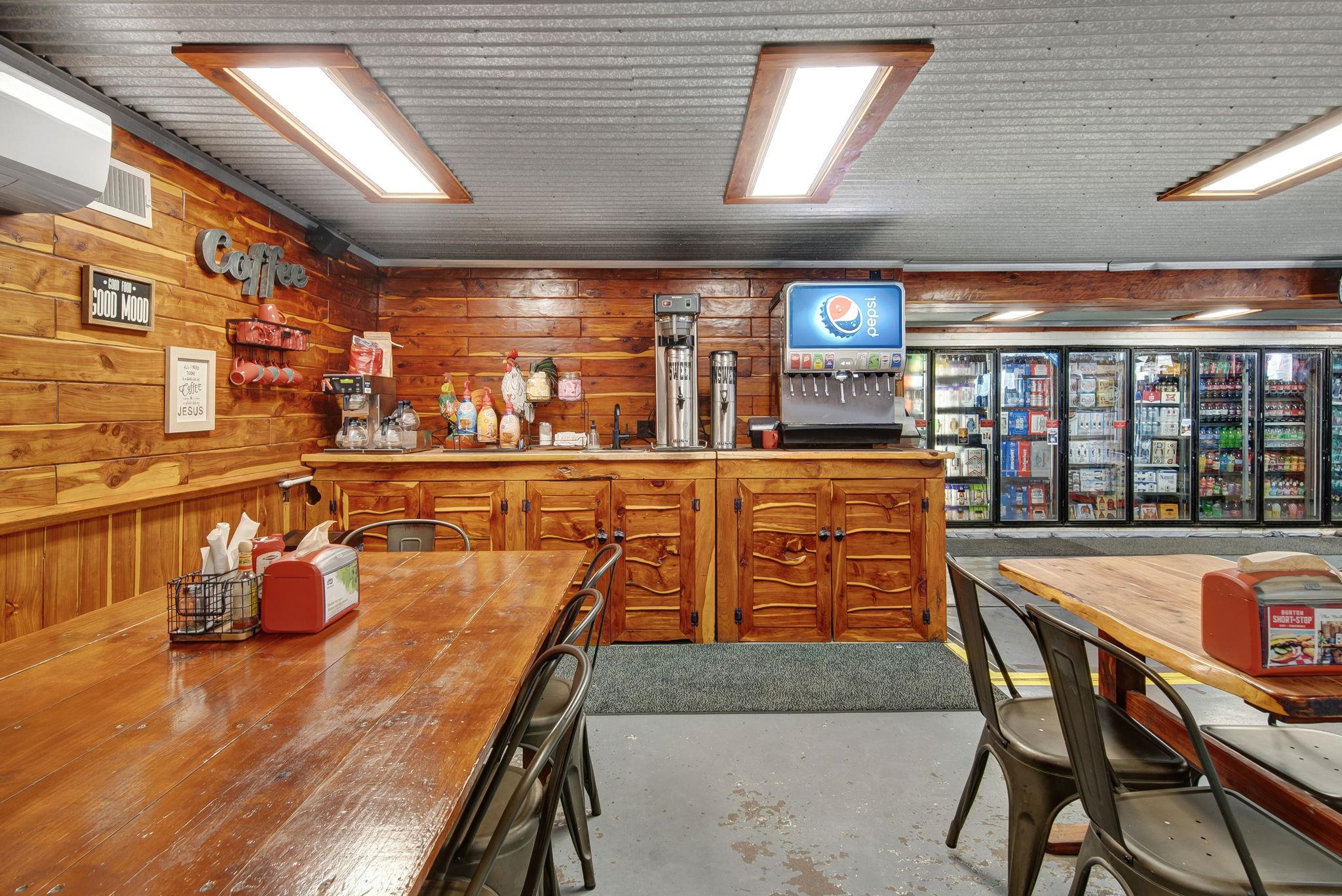 12390 FM 390 Rd W, Burton, TX 77835