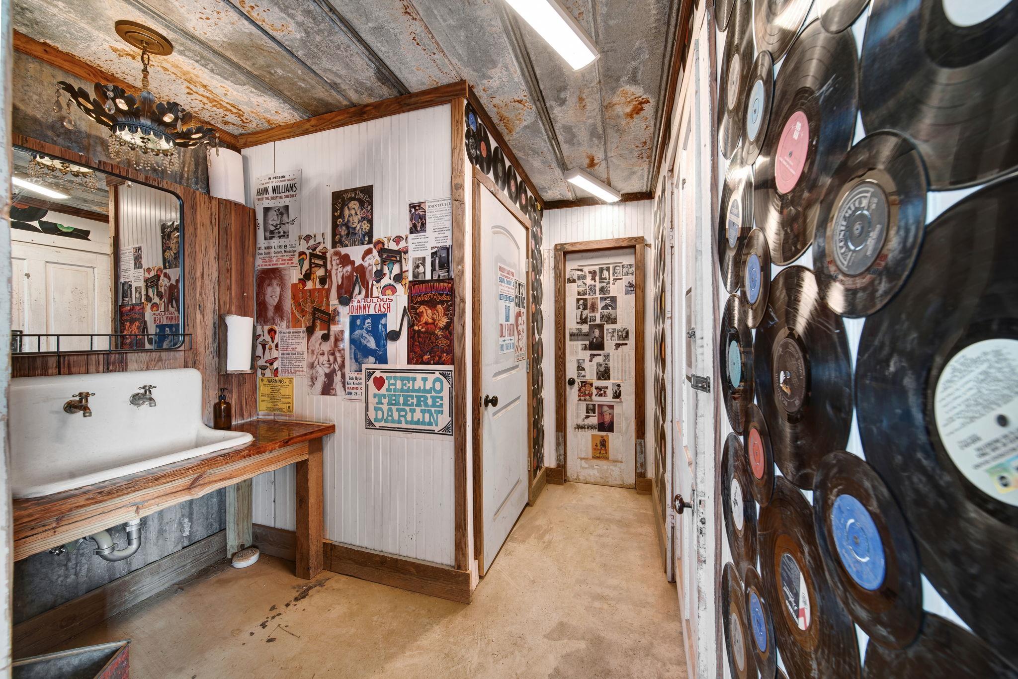 12390 FM 390 Rd W, Burton, TX 77835