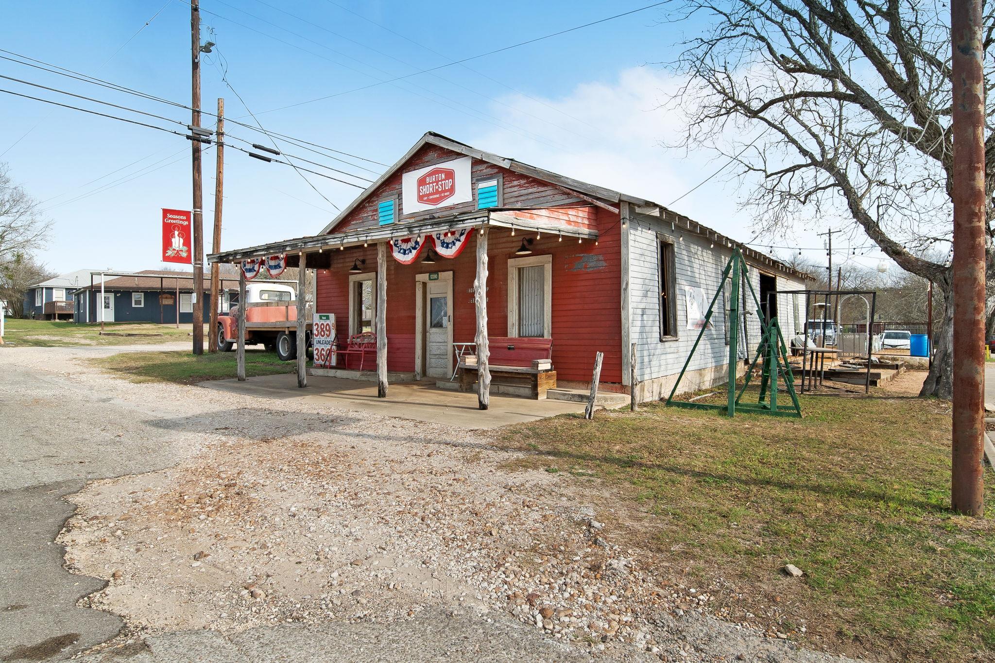 12390 FM 390 Rd W, Burton, TX 77835