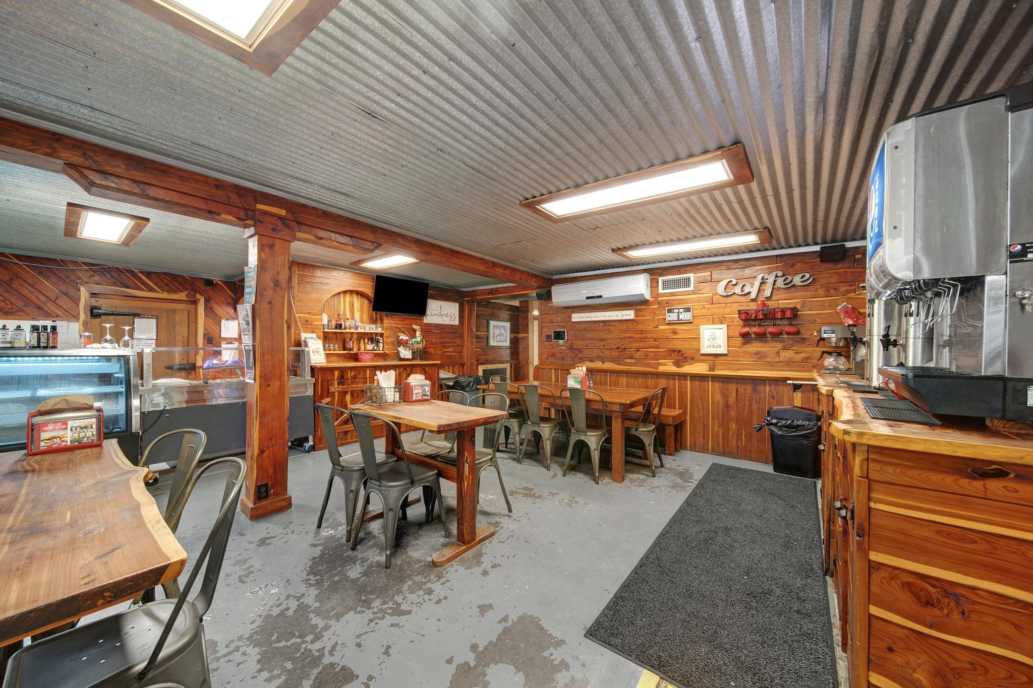 12390 FM 390 Rd W, Burton, TX 77835