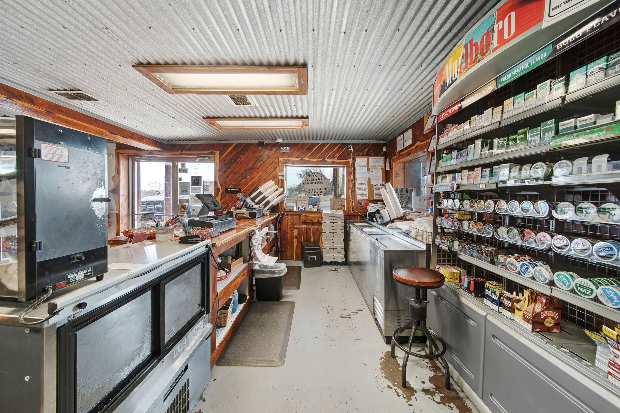 12390 FM 390 Rd W, Burton, TX 77835