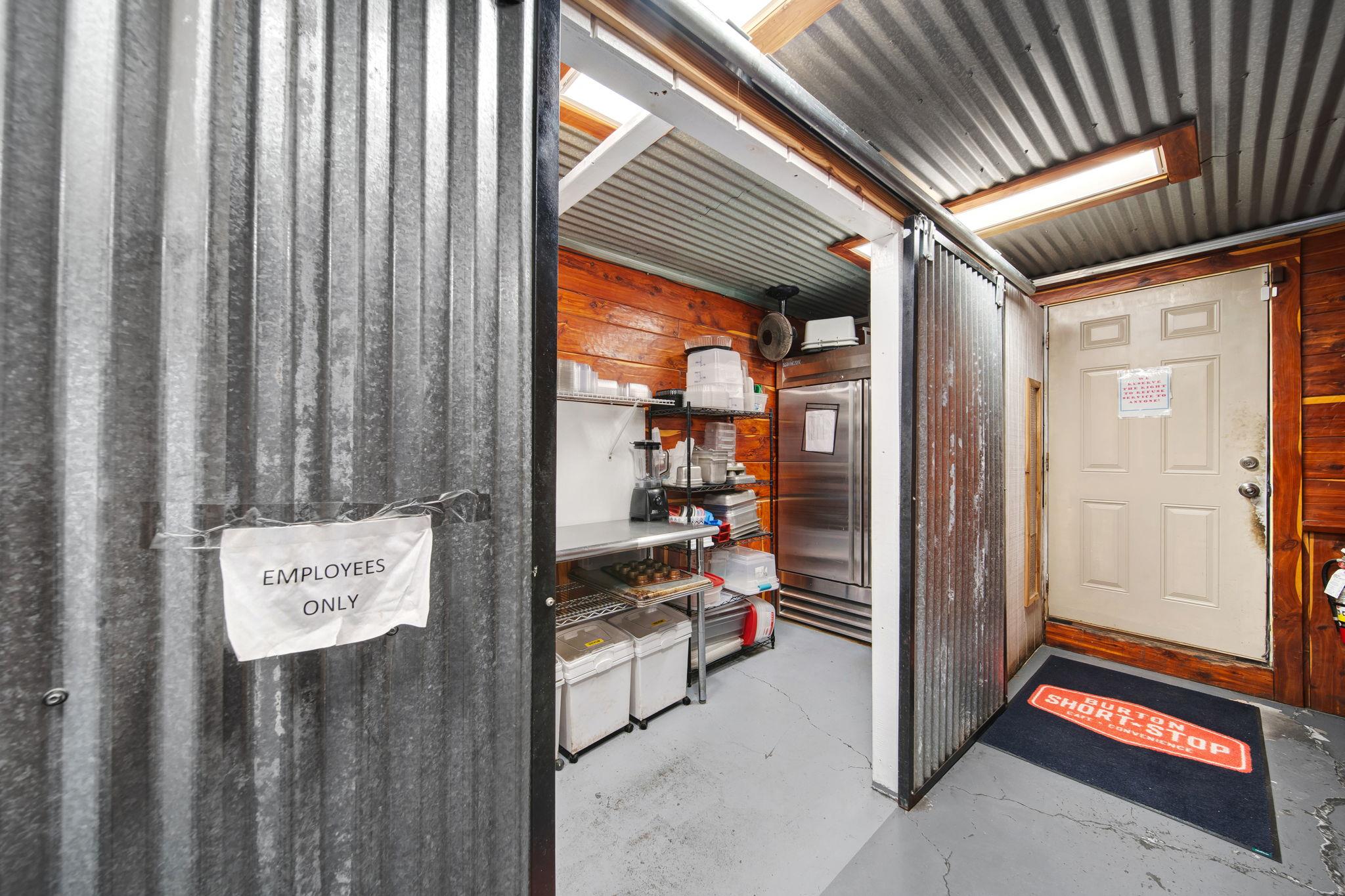 12390 FM 390 Rd W, Burton, TX 77835