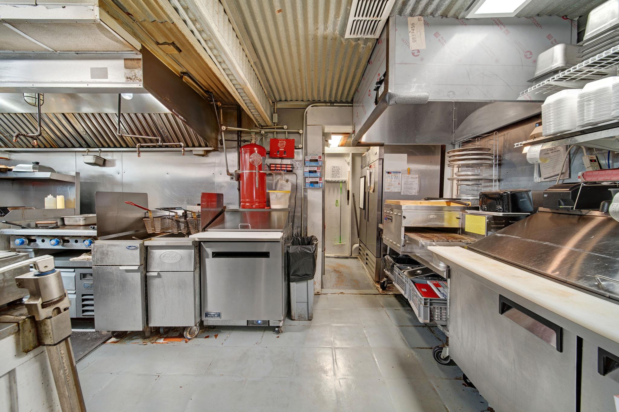 12390 FM 390 Rd W, Burton, TX 77835