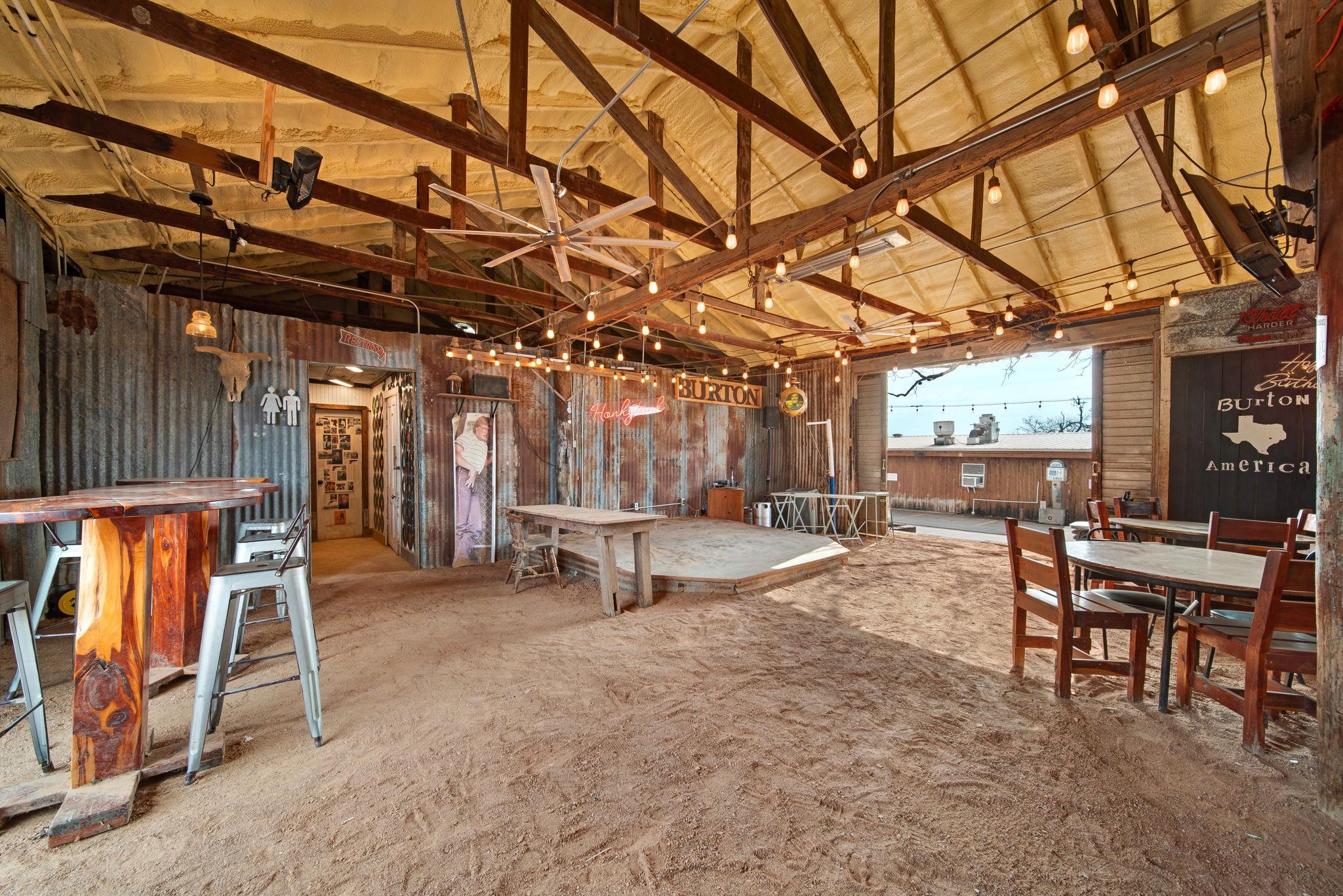 12390 FM 390 Rd W, Burton, TX 77835