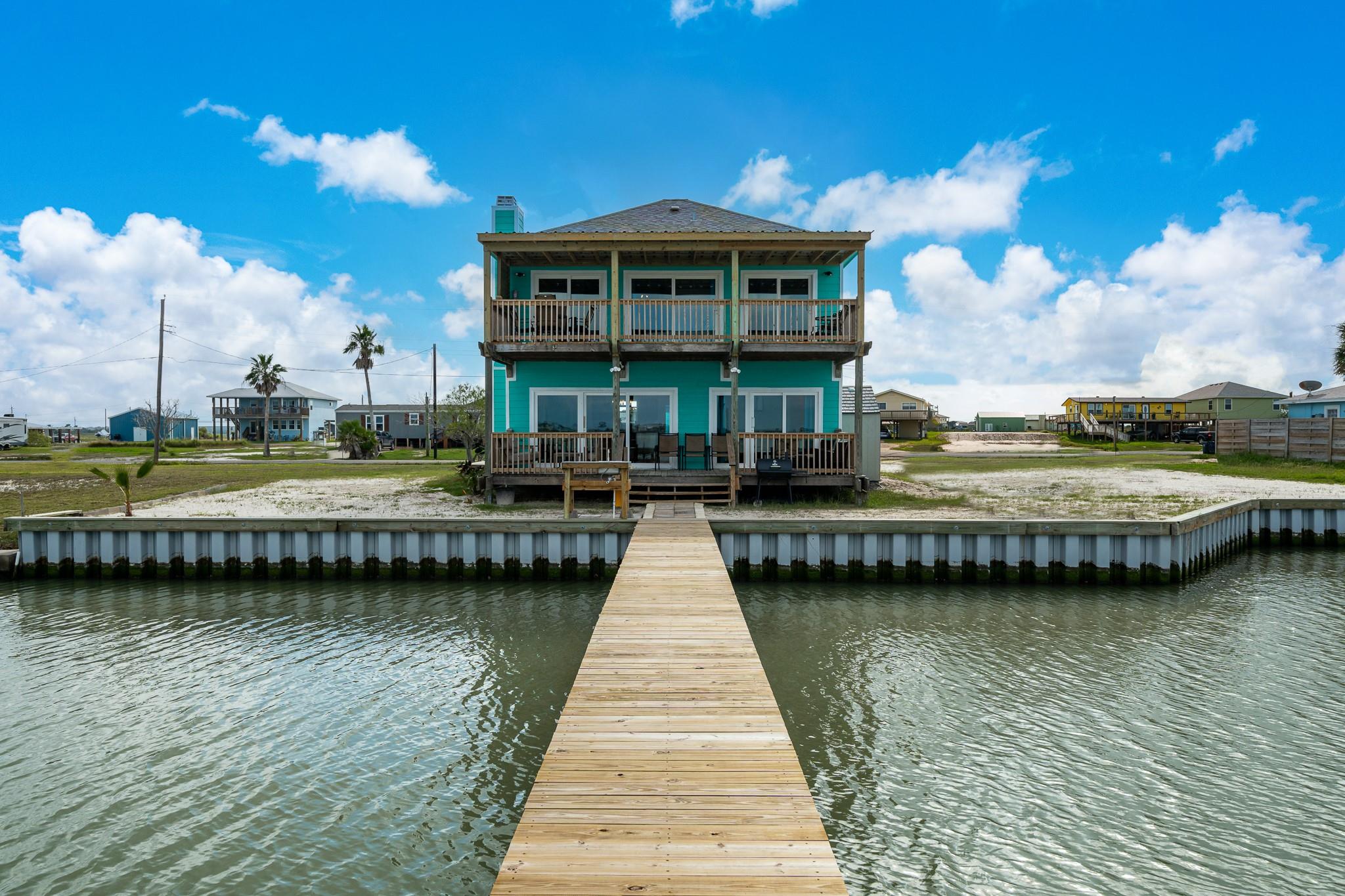 139 Lakeshore Dr, Rockport, TX 78382